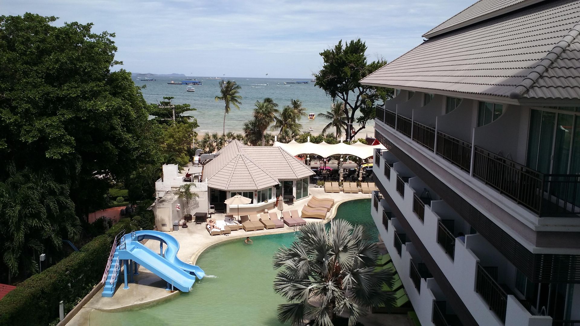 Discovery โรงแรม 4*