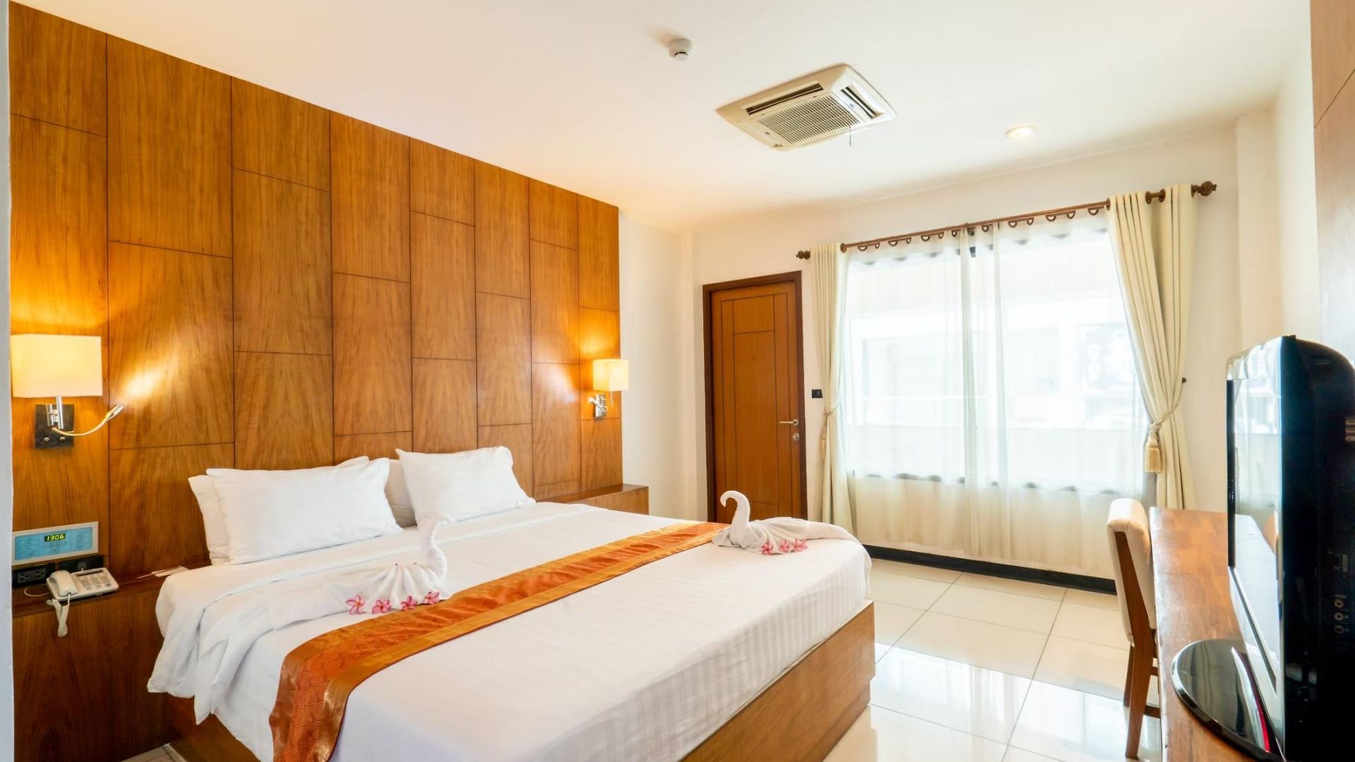 โรงแรม เบย์วอลค์ เรสซิเดนซ์ พัทยา - บาย ไทยวัฒน์ Pattaya