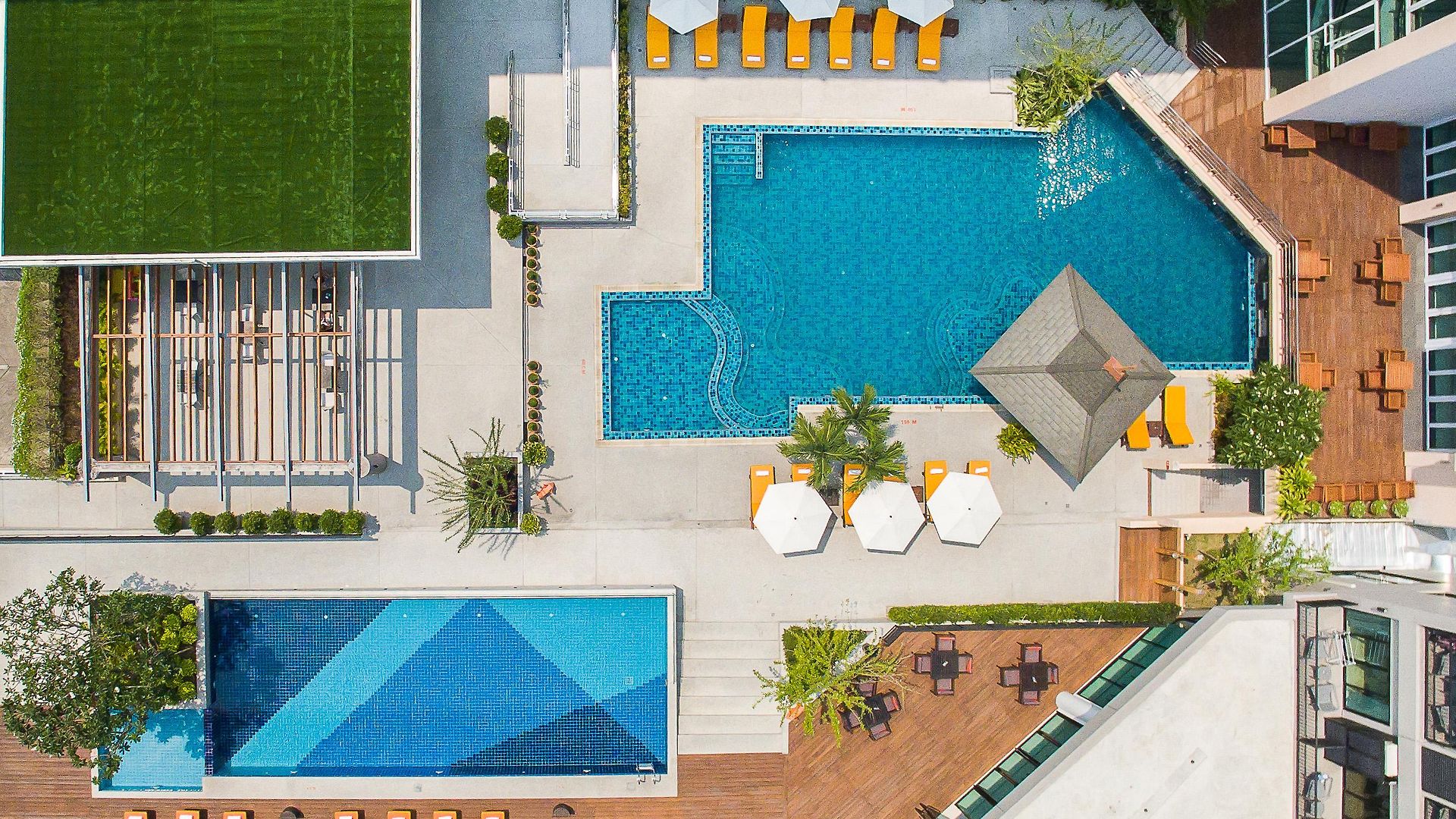 โรงแรม J 4*