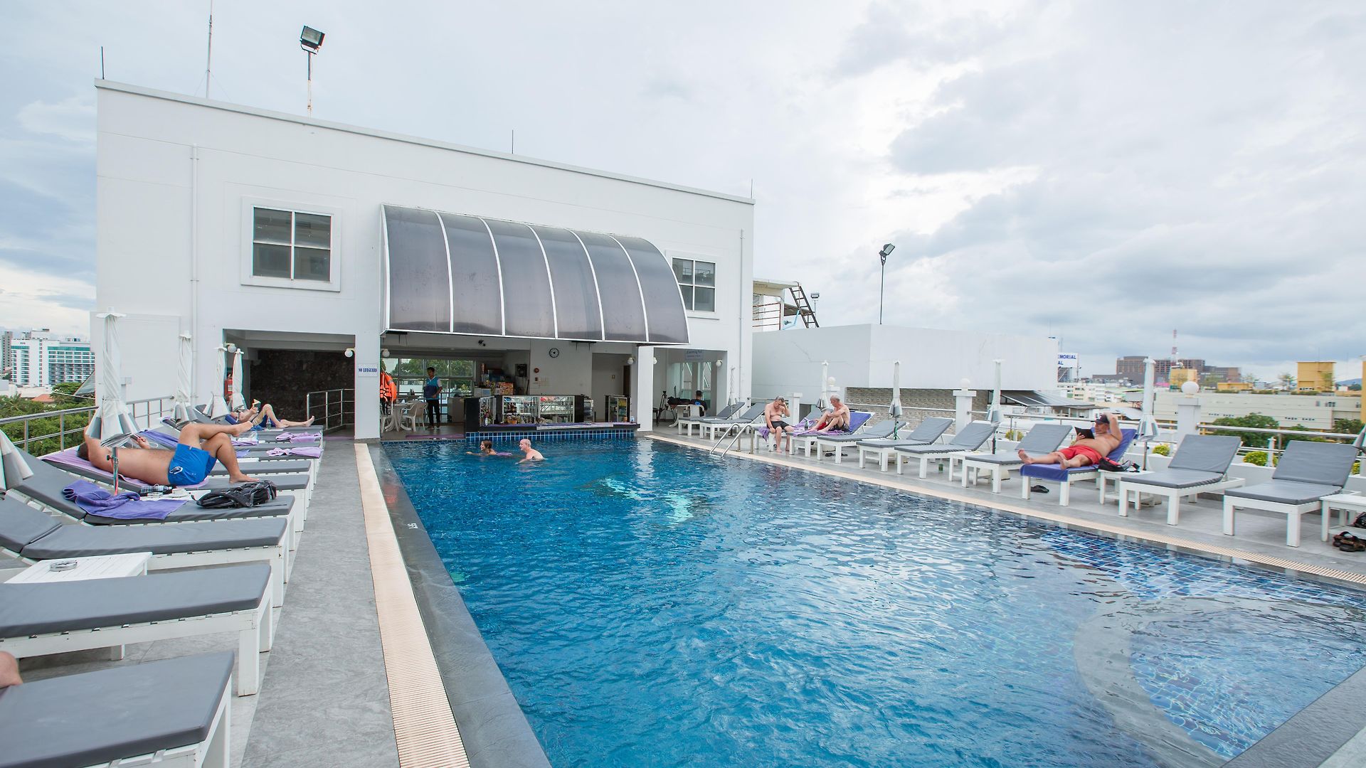 Flipper House - Sha Extra โรงแรม Pattaya