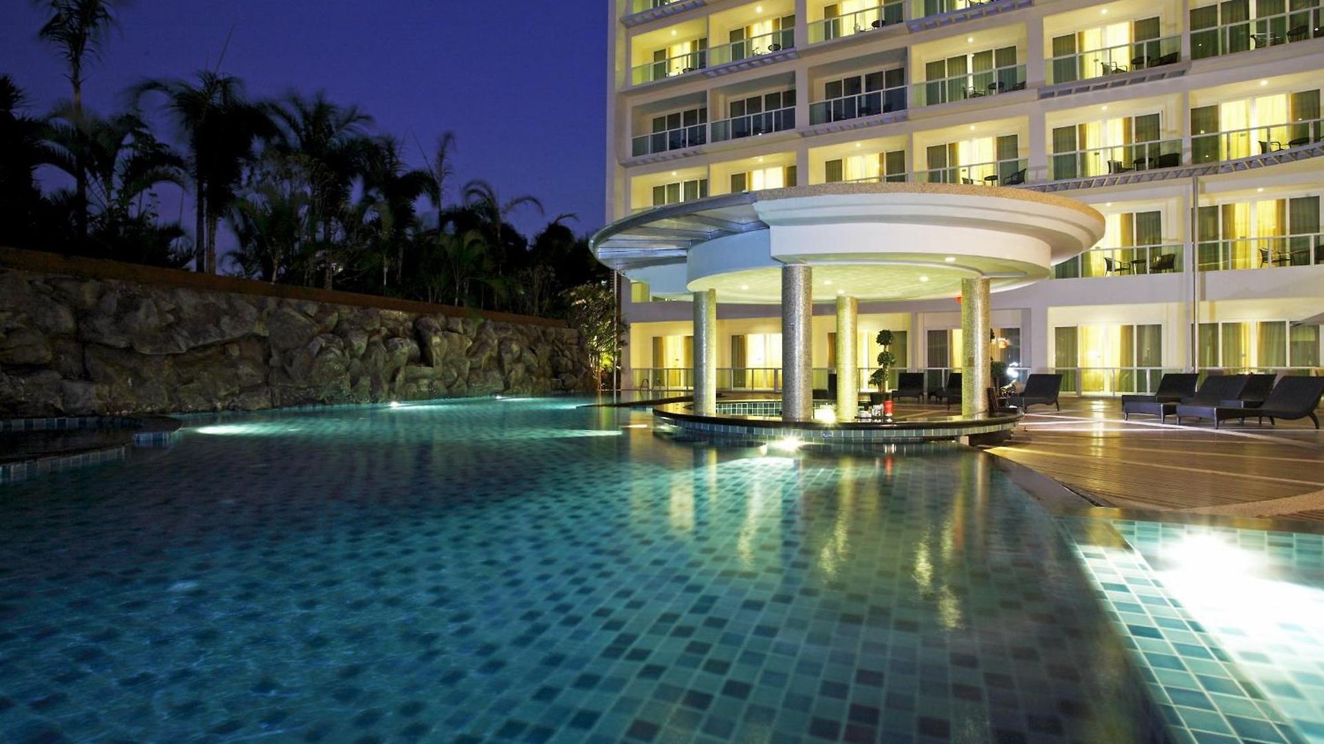 Centara Nova โรงแรม