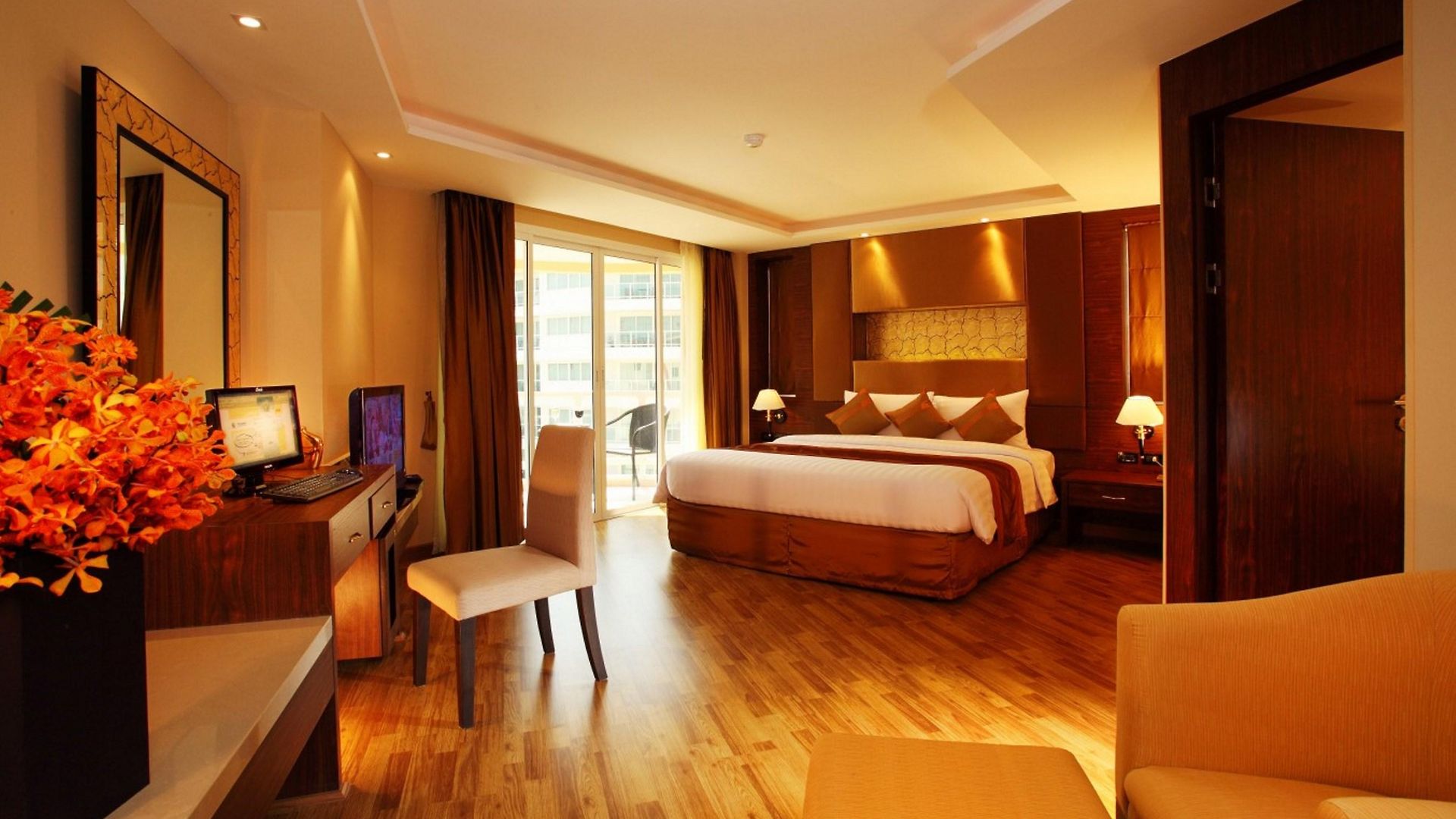 โรงแรม Nova Gold 4*