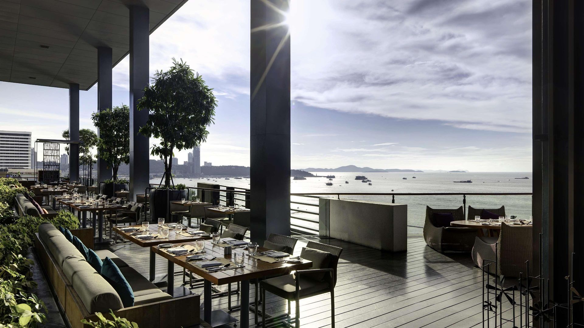 โรงแรมฮิลตัน พัทยา - Sha Extra 5*