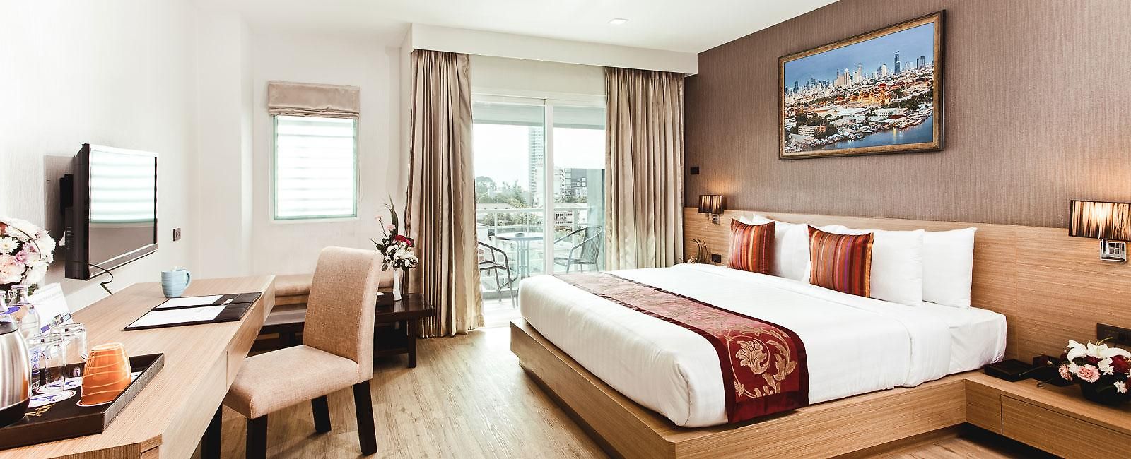 โรงแรม Adelphi 4*