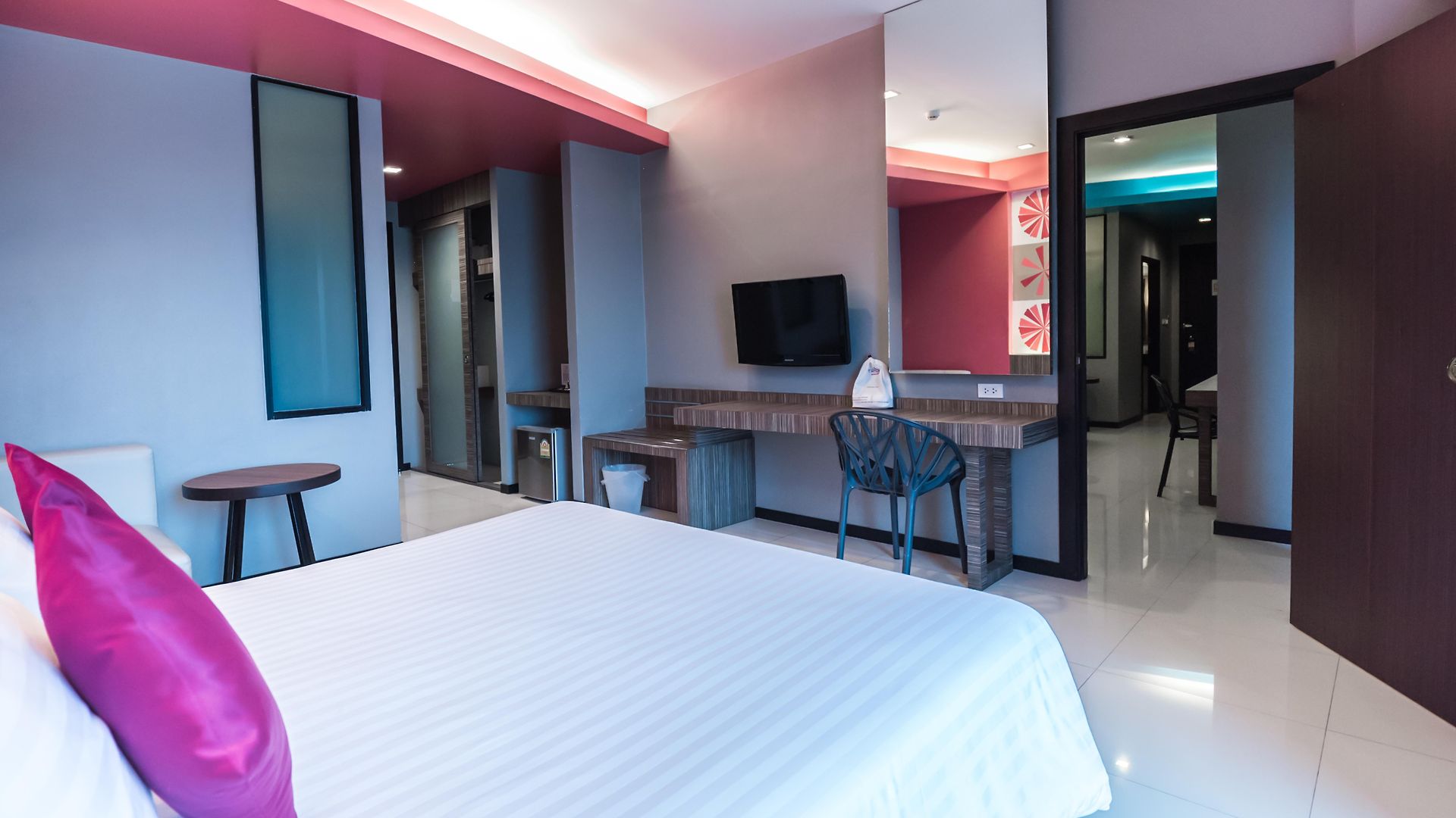 J โรงแรม 4*