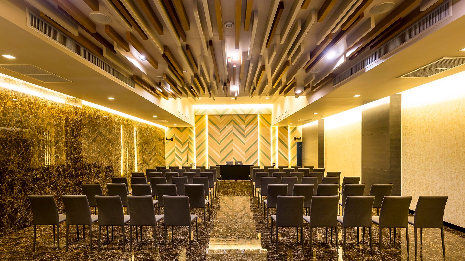 โรงแรม ทีซิกซ์ตี้ไฟว์ 4*