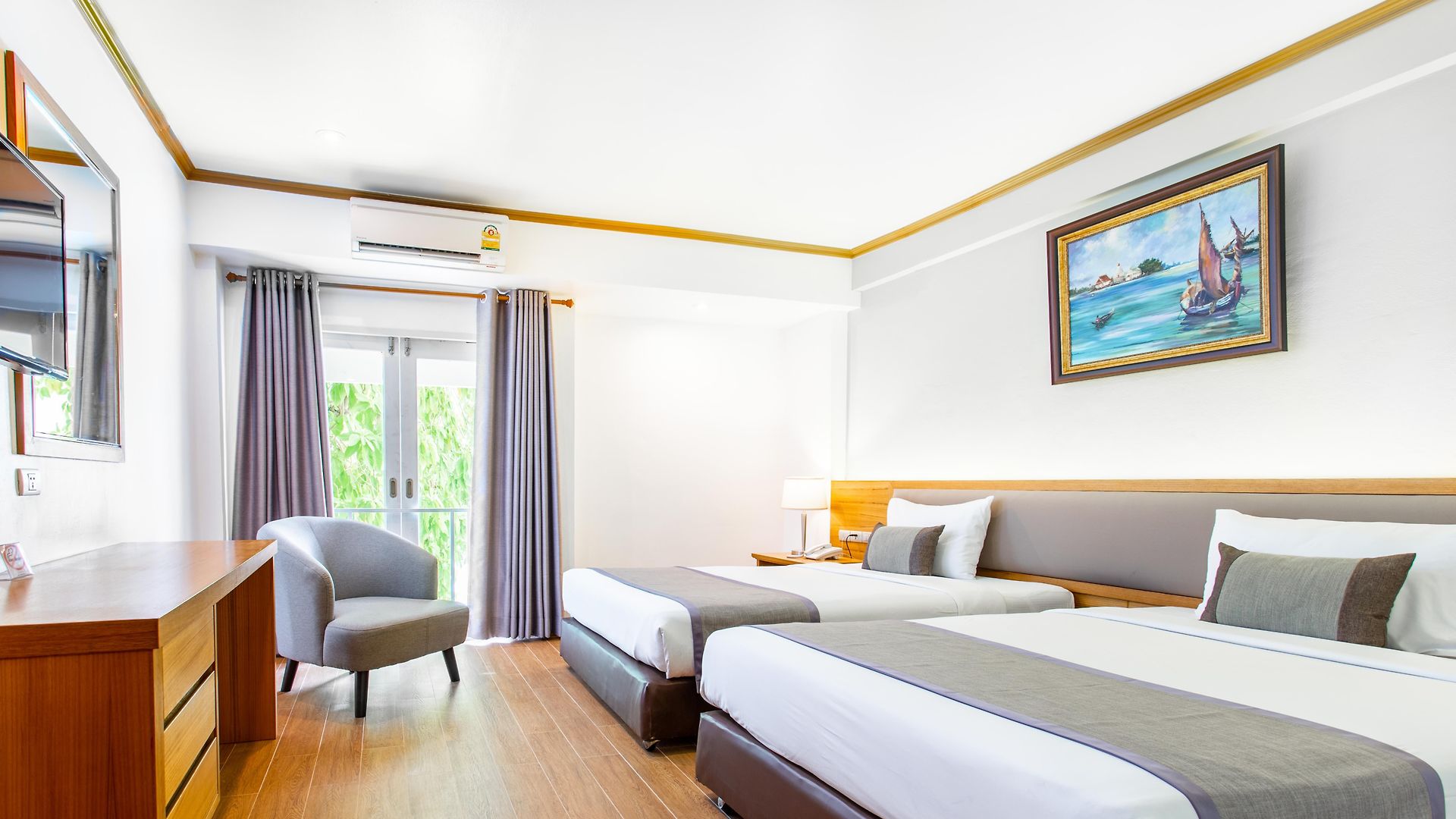 เดอะเบเวอร์ลีโฮเทลพัทยา โรงแรม Pattaya