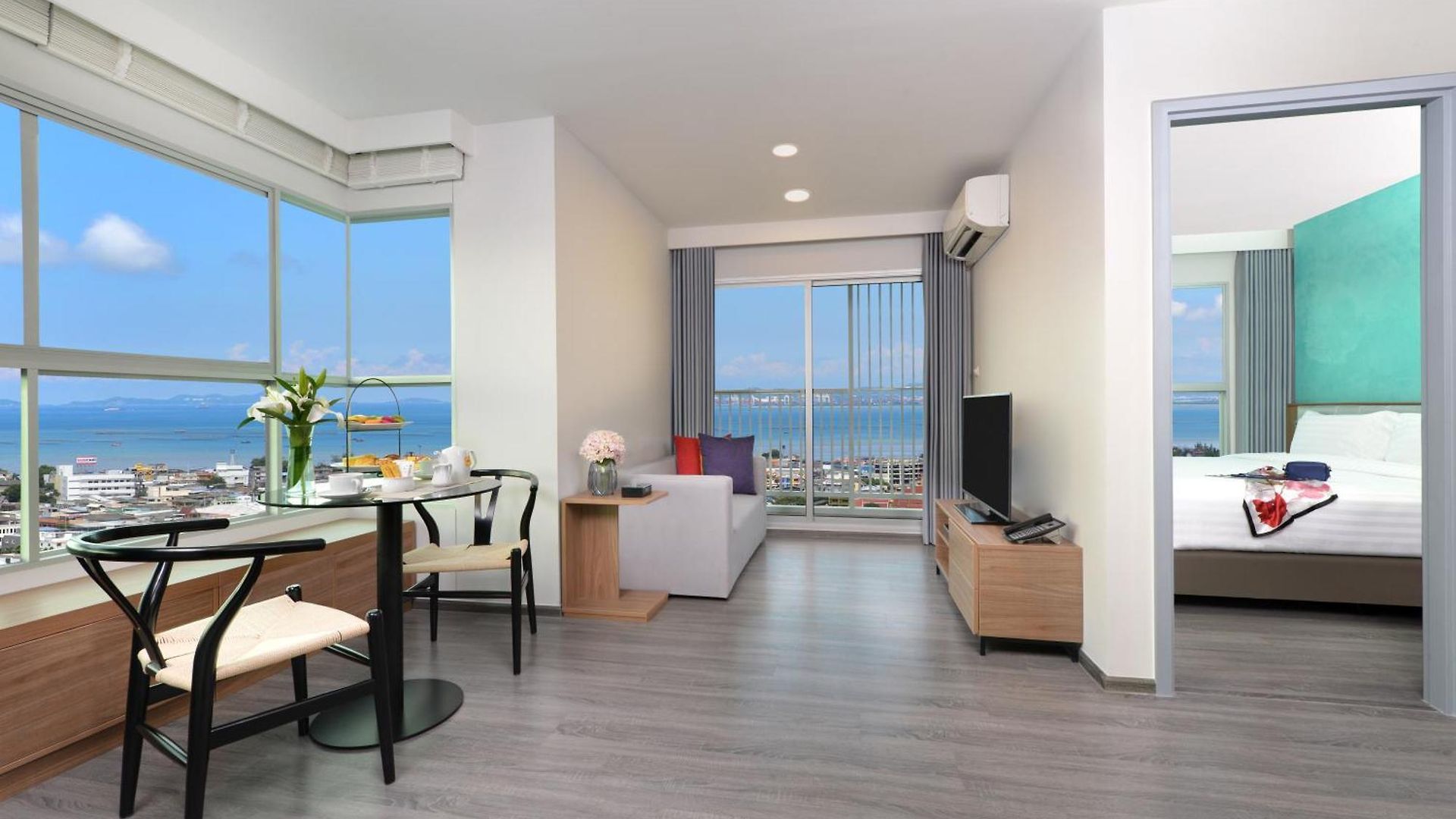 โรงแรม Centre Point Prime 5*