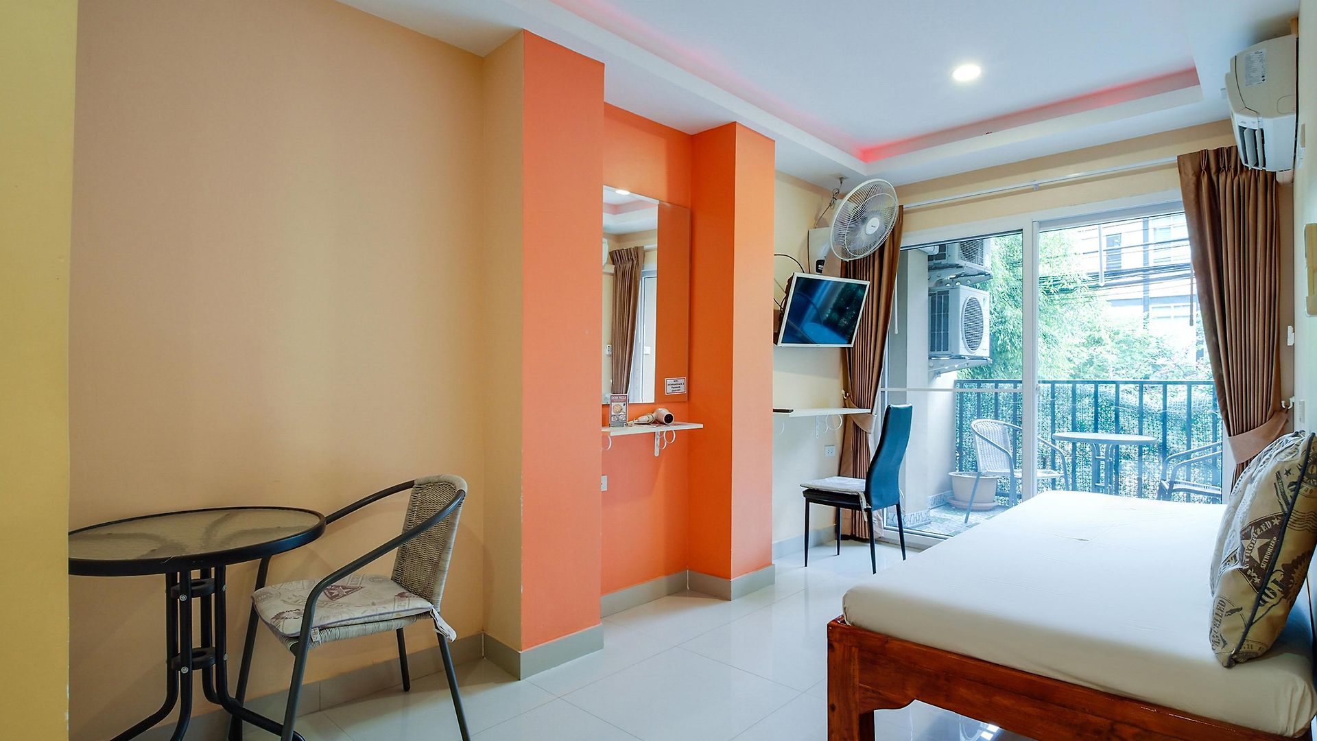Phratumnak Hill Guest House 2*