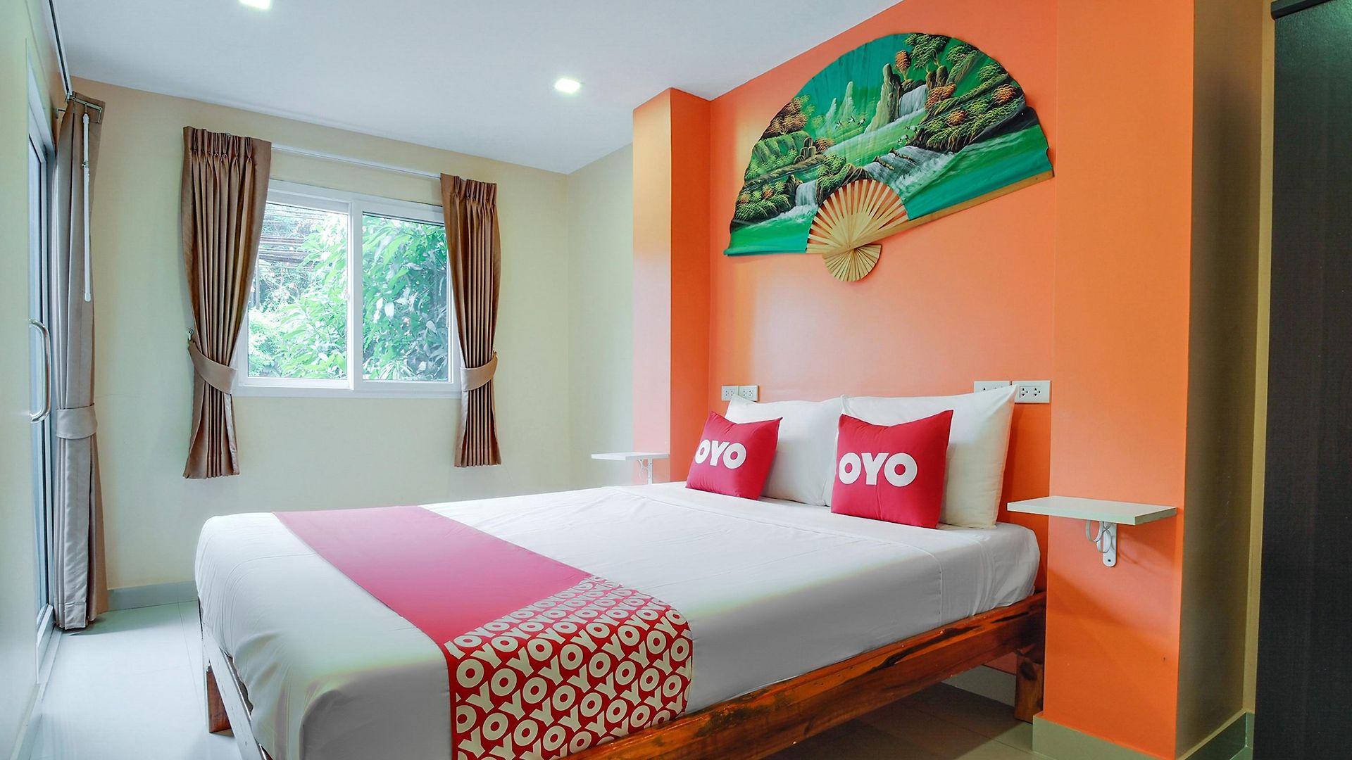Phratumnak Hill Guest House