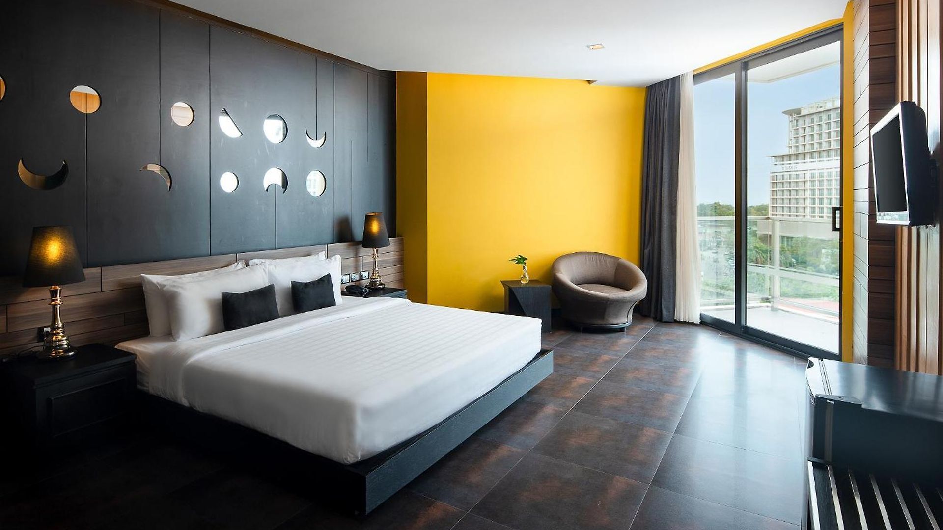 Tsix5 Quarter โรงแรม