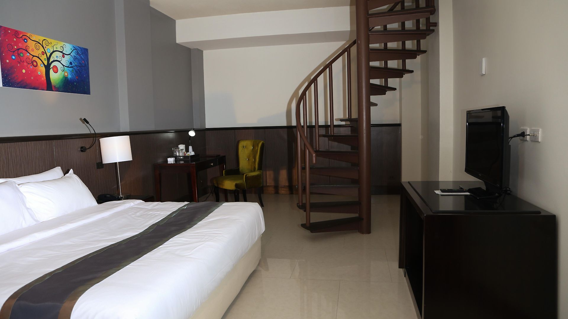 โรงแรม Woraburi &