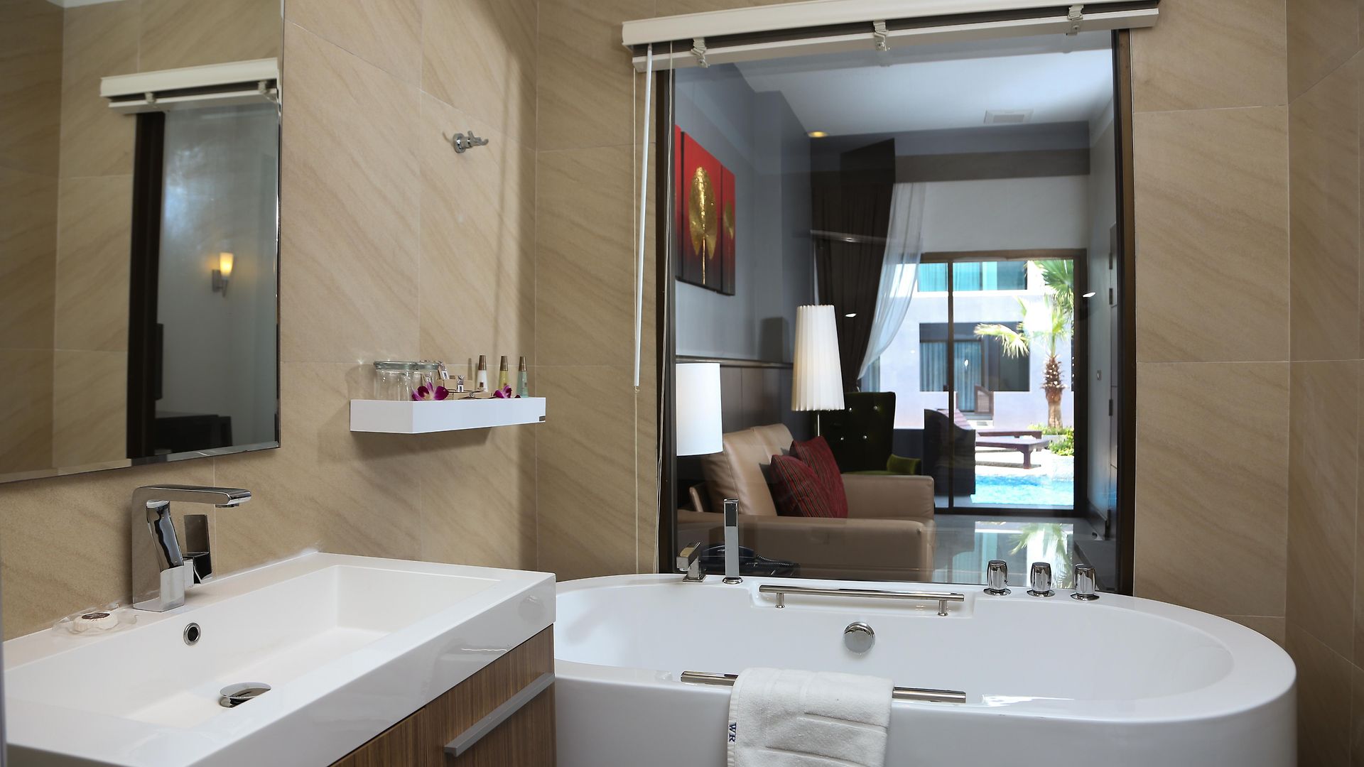 โรงแรม Woraburi & 4*