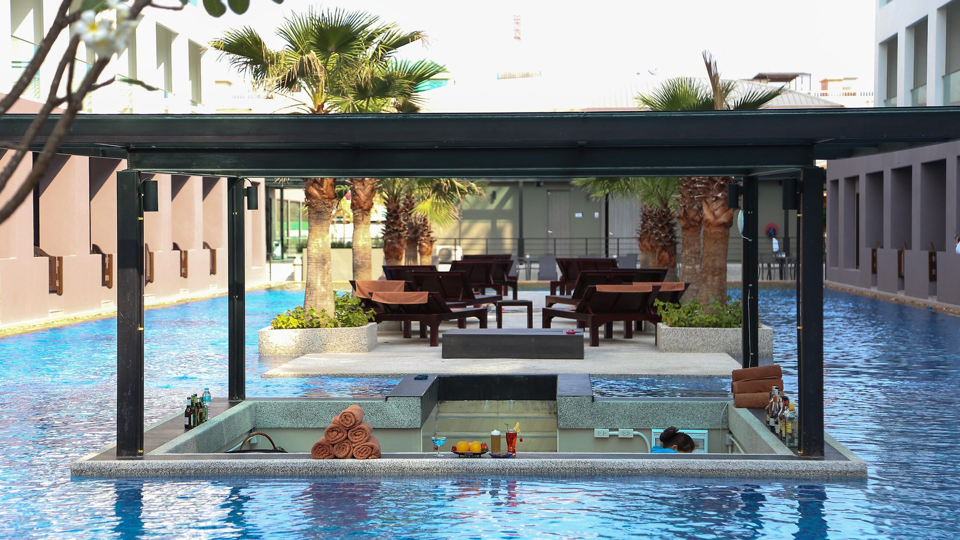 โรงแรม Woraburi &
