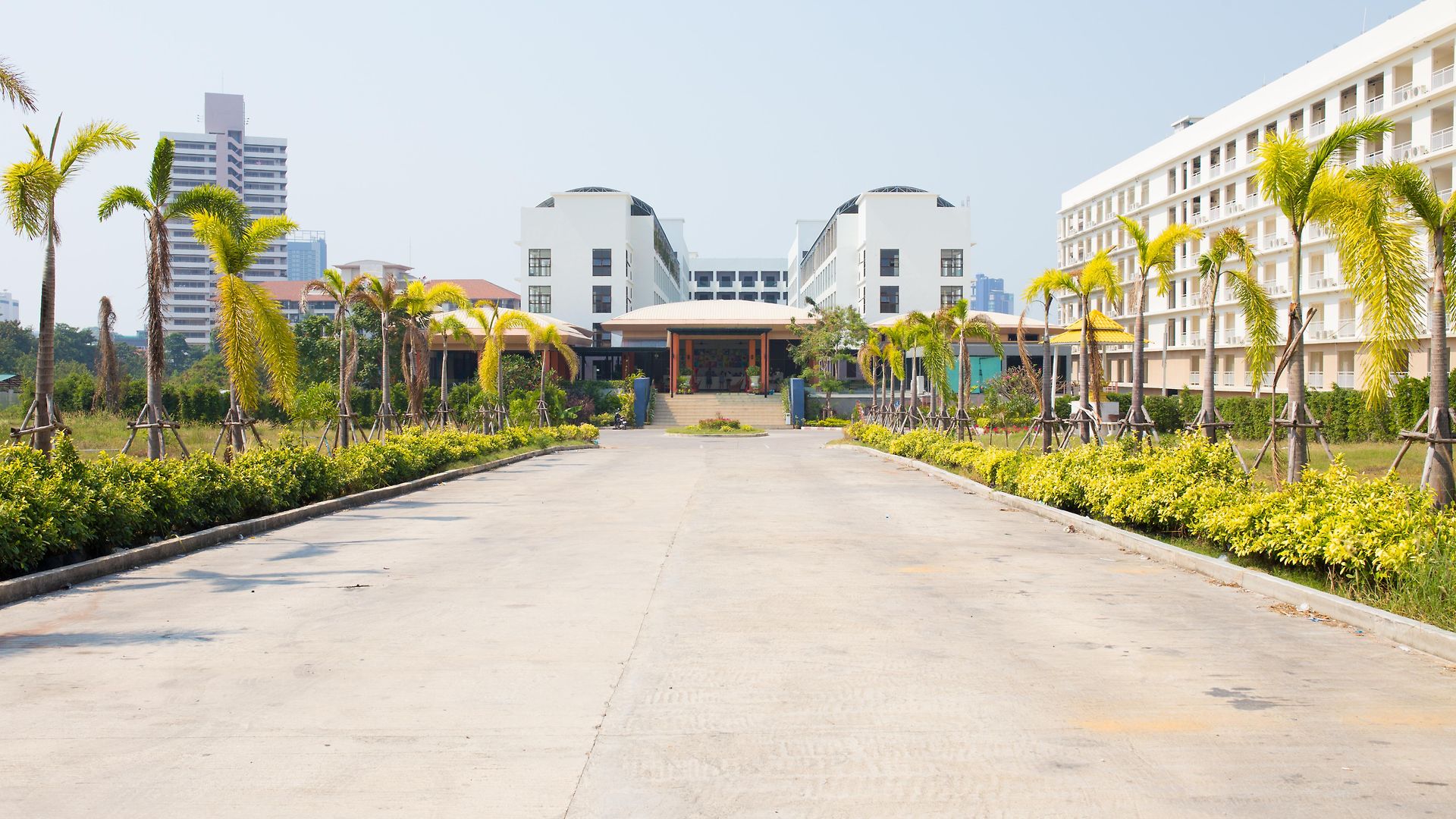 โรงแรม Woraburi & 4*