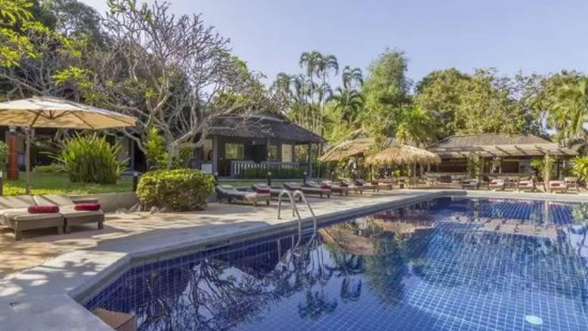 Let's Hyde & - Pool โรงแรม