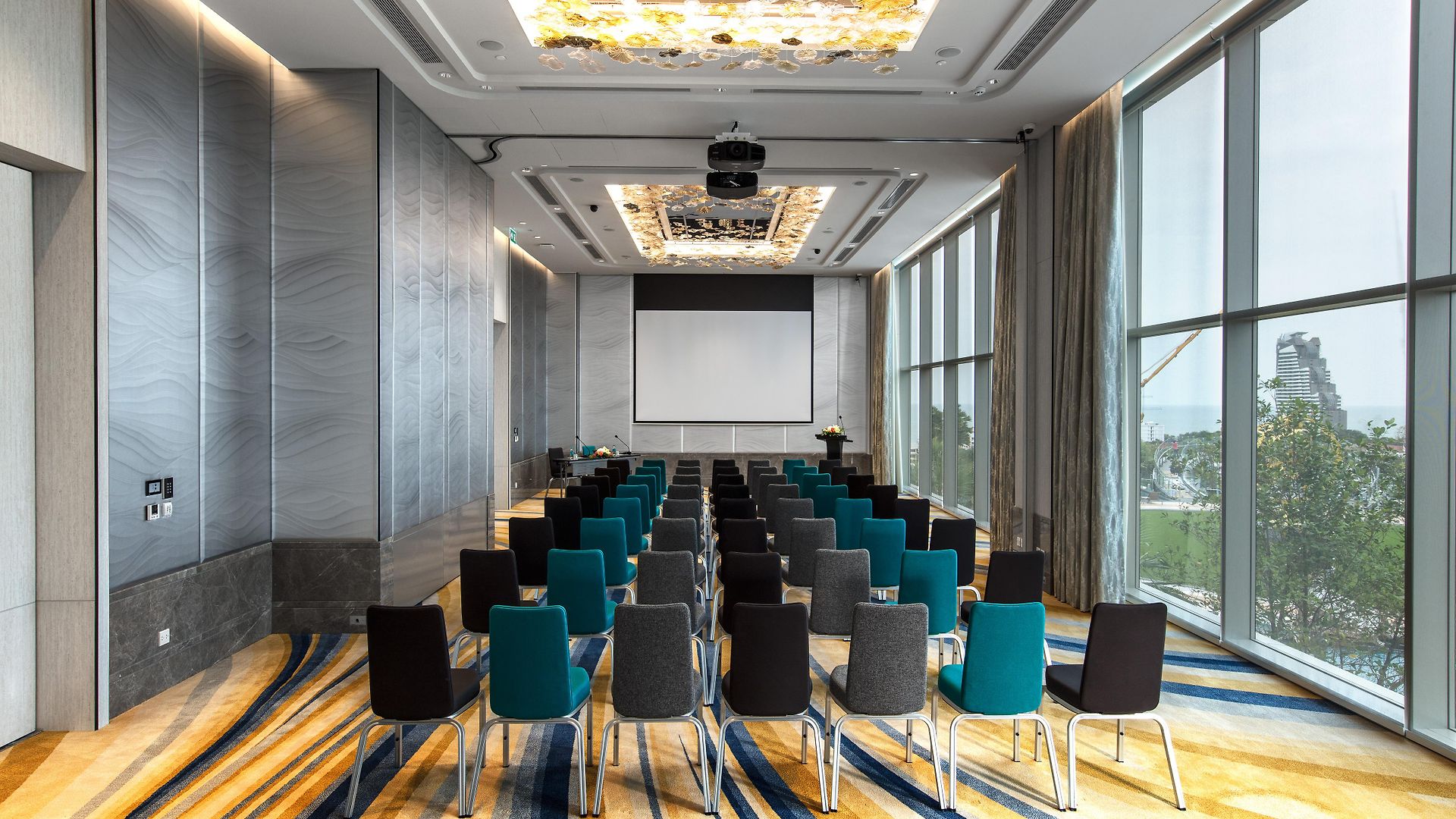 Grande Centre Point 5*