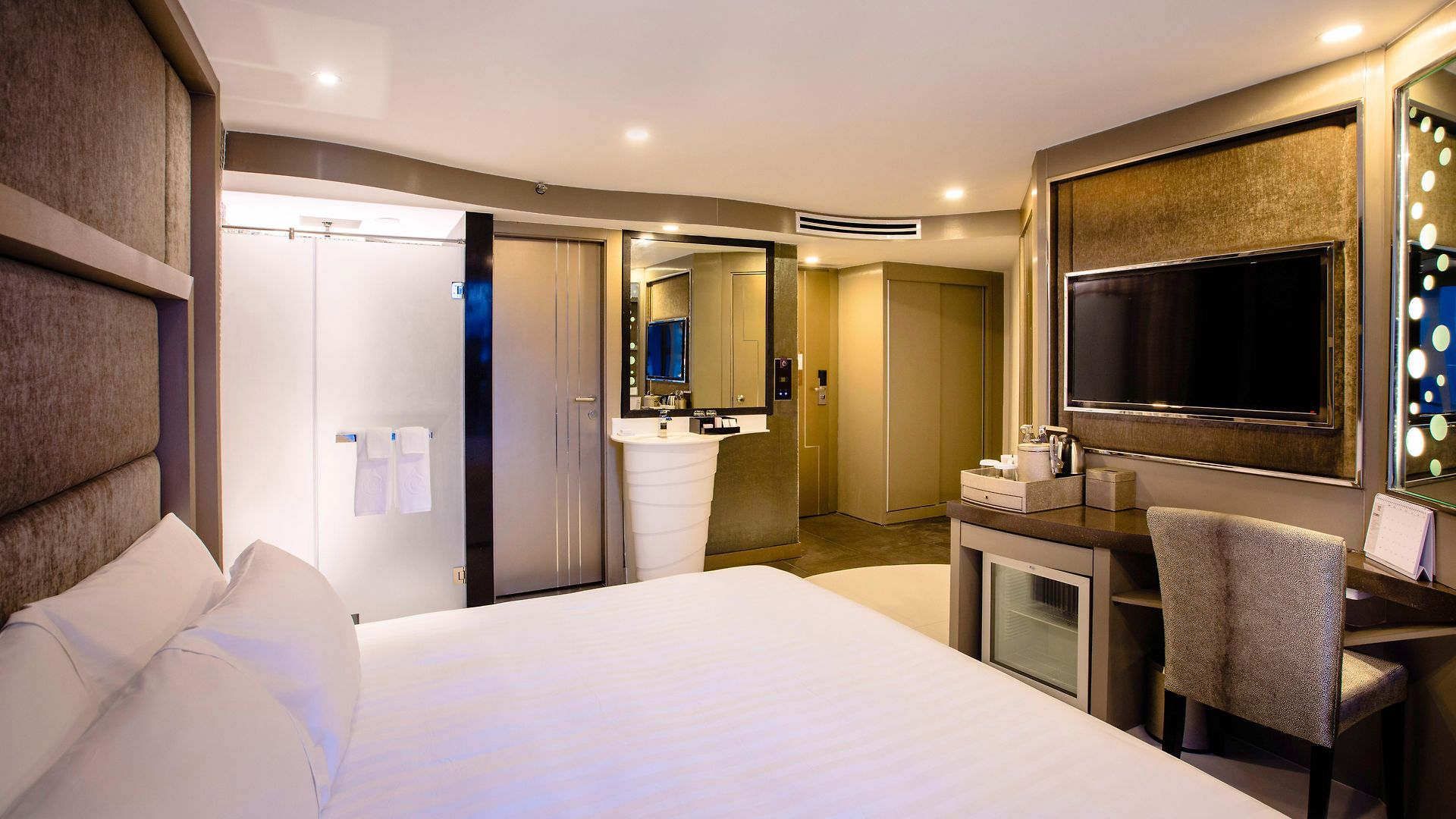โรงแรม Azure 4*
