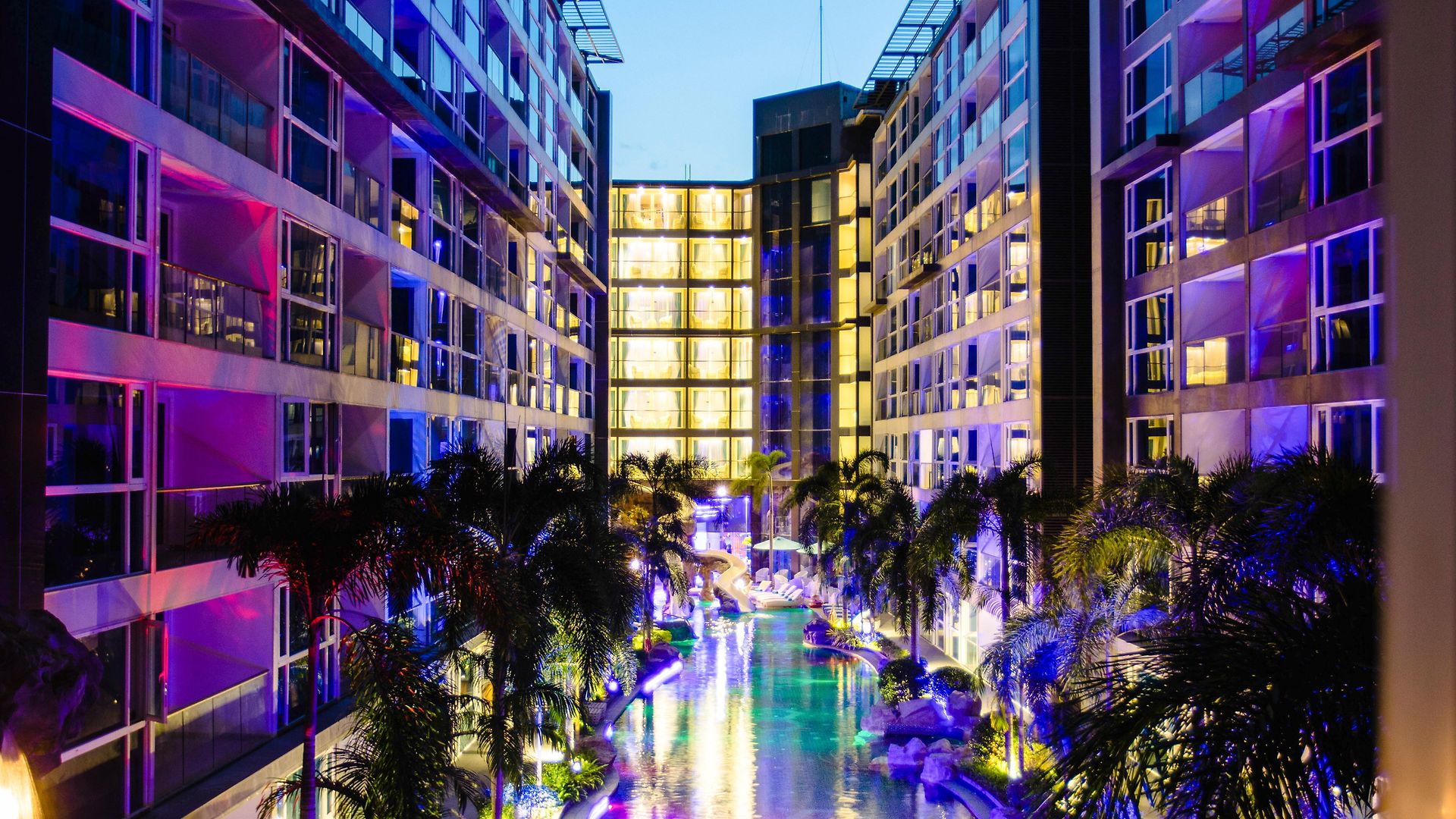 โรงแรม Azure 4*