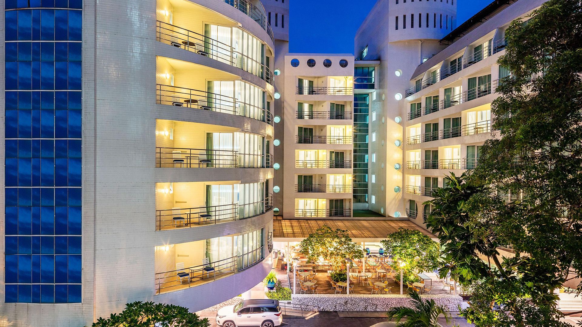 Blue Formerly A-one New Wing โรงแรม Pattaya