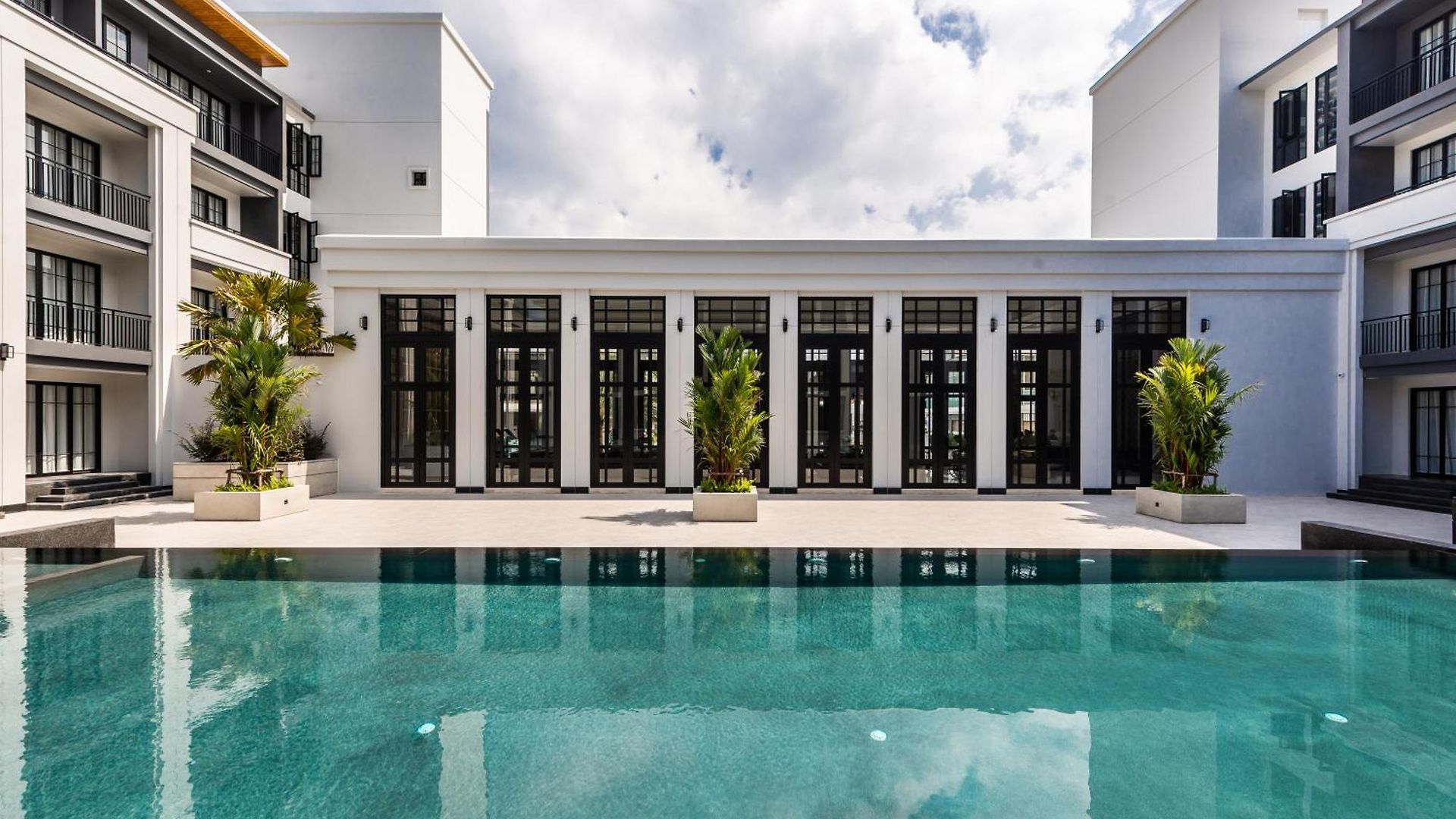 โรงแรม One Patio - Sha Extra 5*