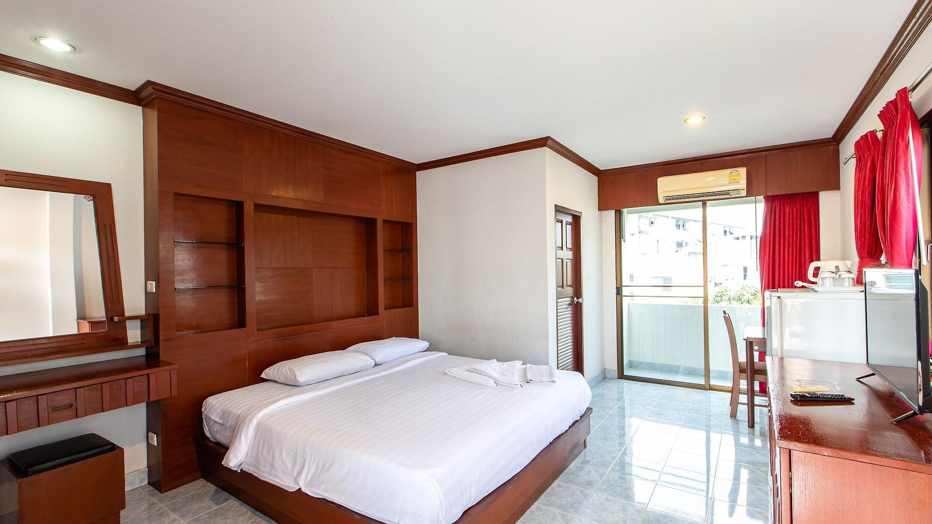 โรงแรม Selina Place