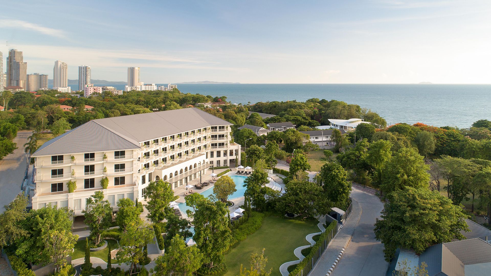 โรงแรม Cross Pratamnak 5*