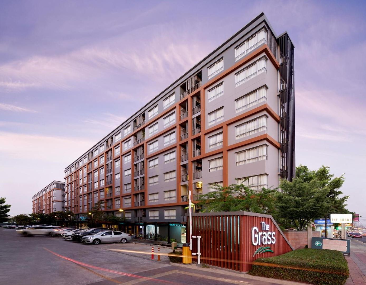 The Grass Serviced โรงแรม 4*