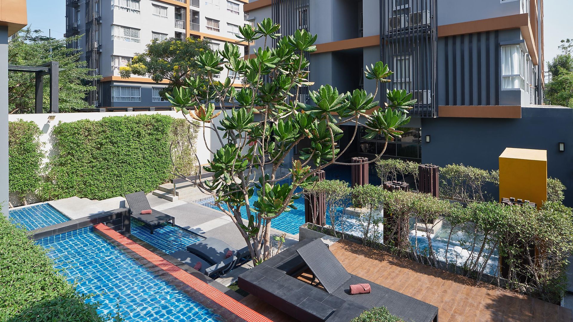 โรงแรม The Grass Serviced 4*