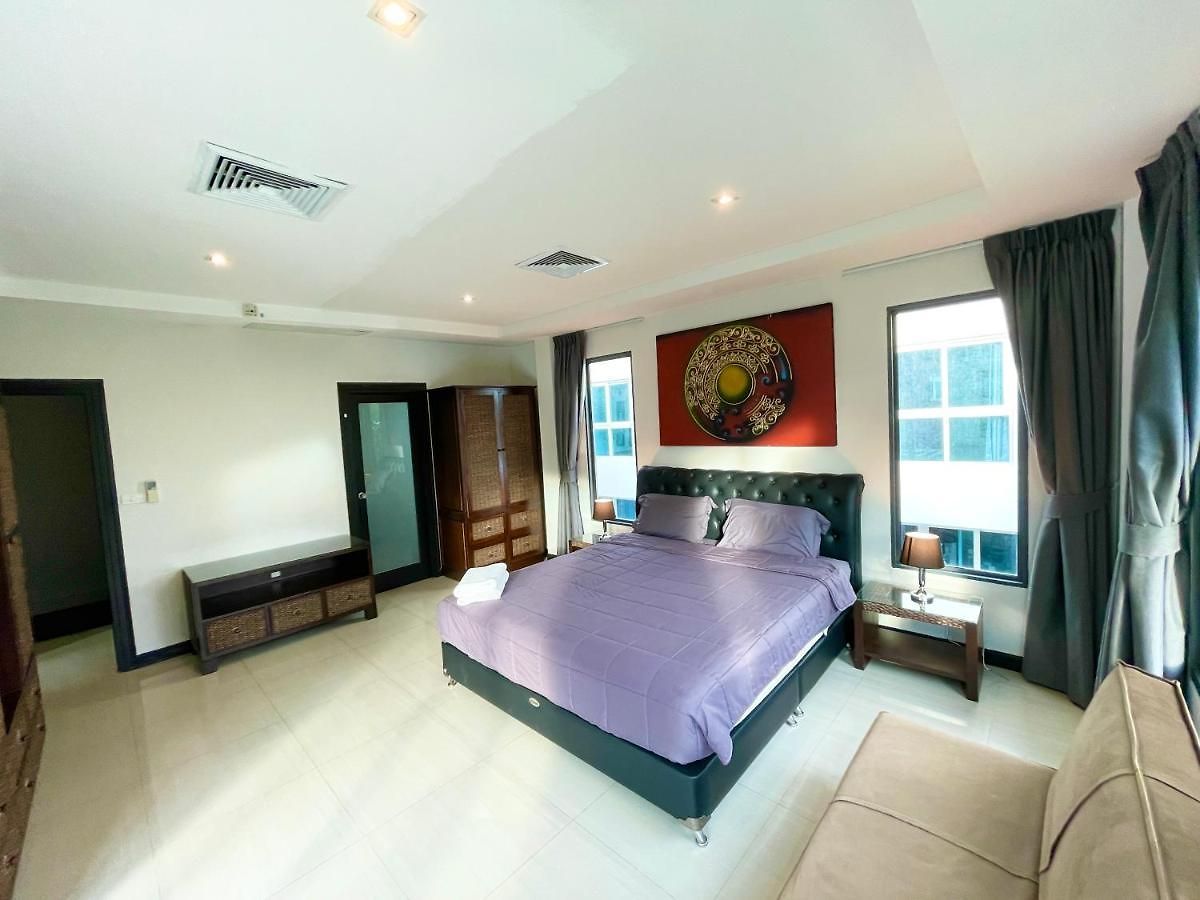 วิลล่า Private Pool & Jacuzzi Villa, Phratumnak, - 600m From The Beach, 711 Nearby
