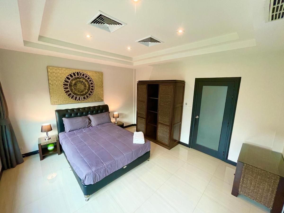 Private Pool & Jacuzzi Villa, Phratumnak, - 600m From The Beach, 711 Nearby วิลล่า