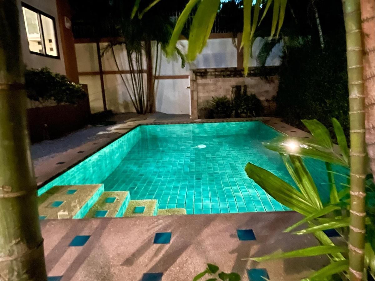 Private Pool & Jacuzzi Villa, Phratumnak, - 600m From The Beach, 711 Nearby วิลล่า Pattaya