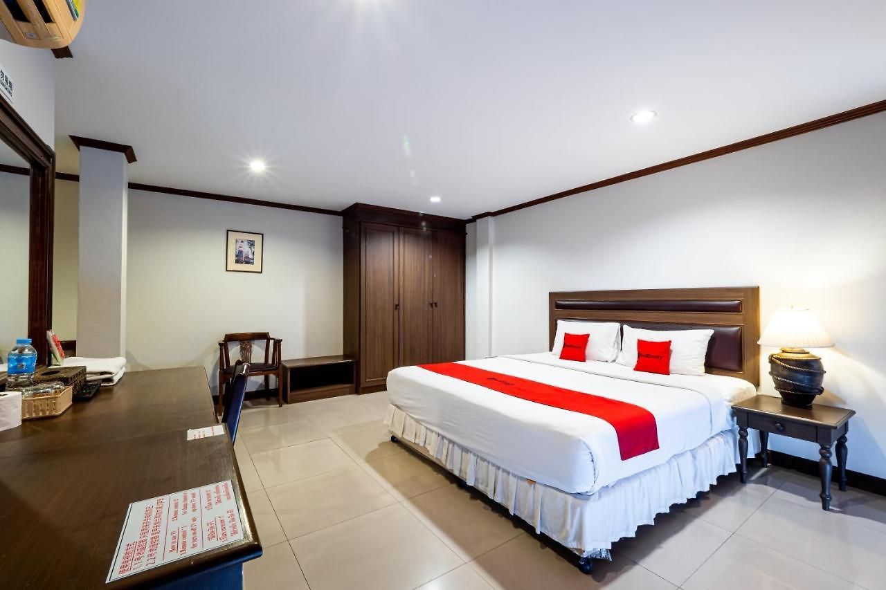 Hotel Reddoorz The Modern Place @