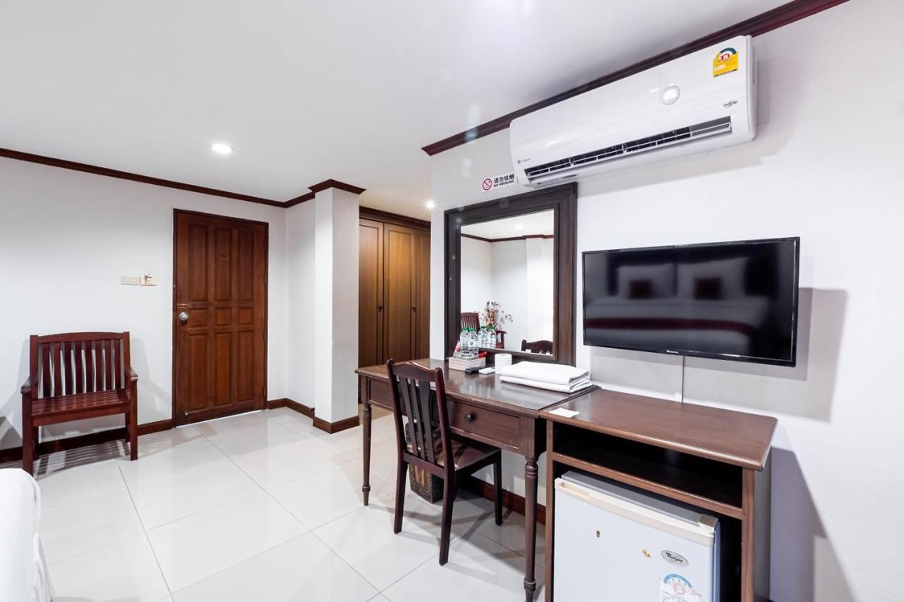 Hotel Reddoorz The Modern Place @ 3*