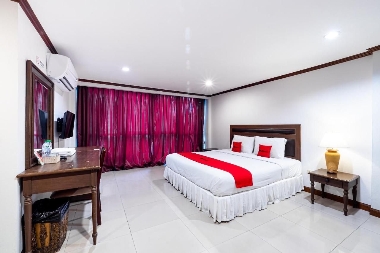 Hotel Reddoorz The Modern Place @ 3*