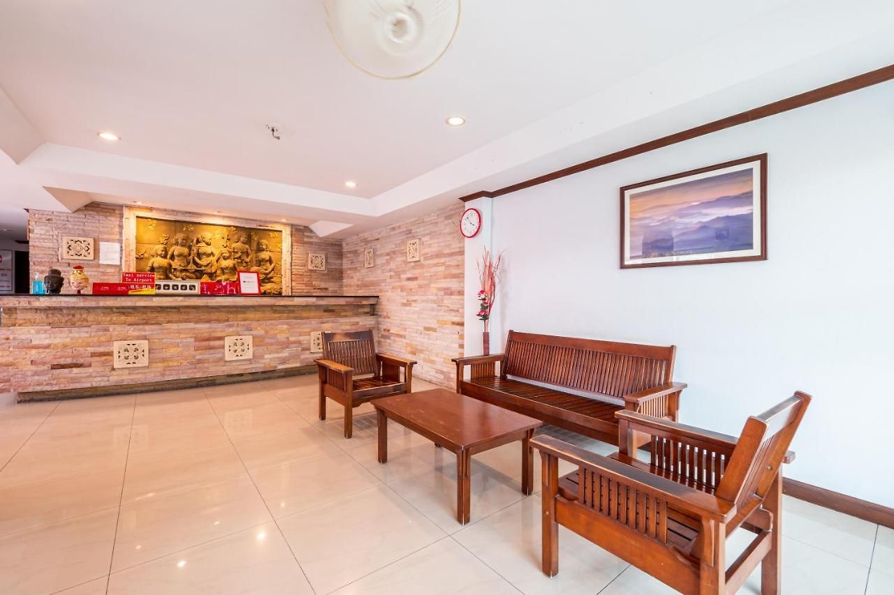 Reddoorz The Modern Place @ Hotel 3*