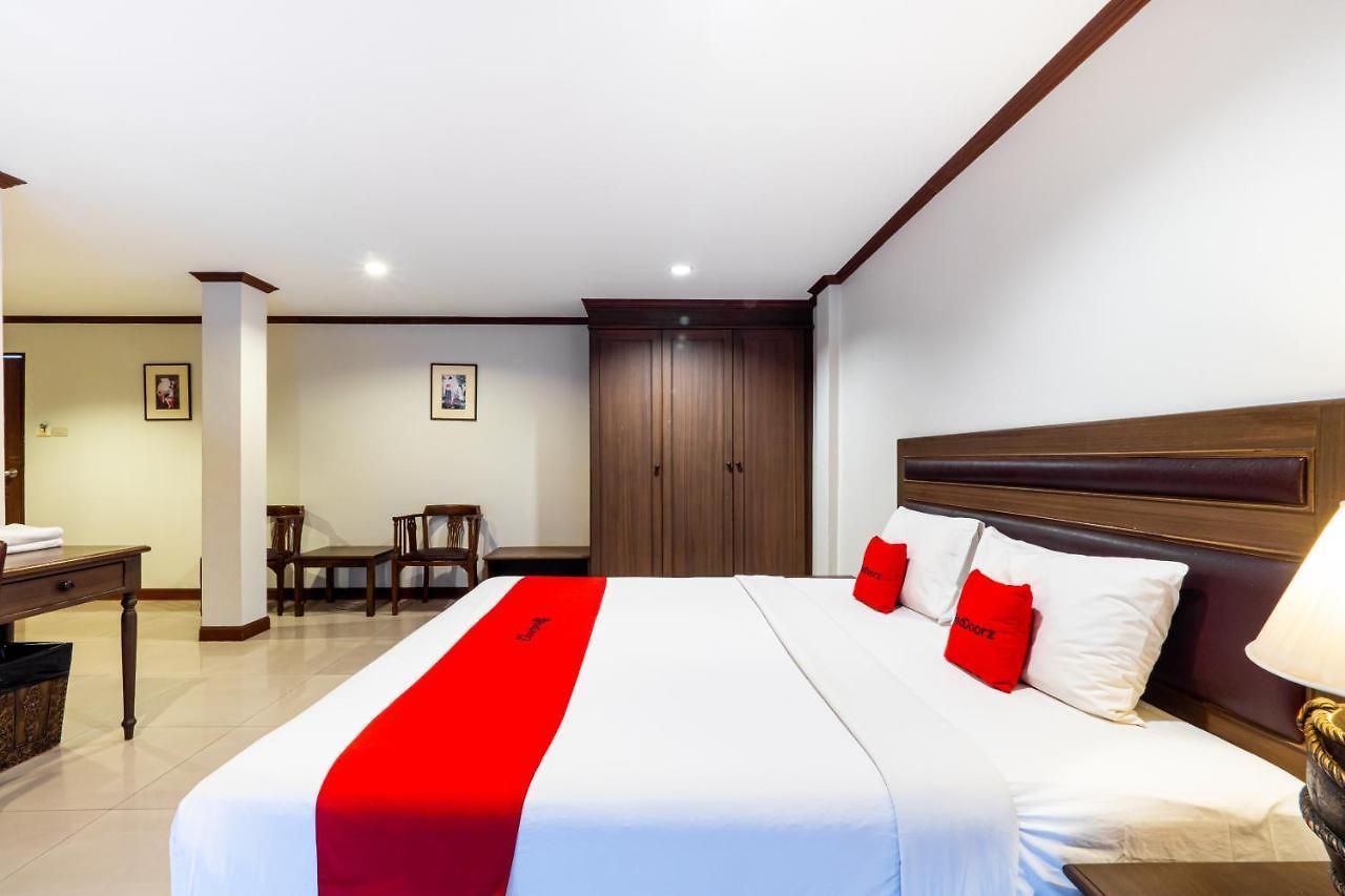 Hotel Reddoorz The Modern Place @ 3*