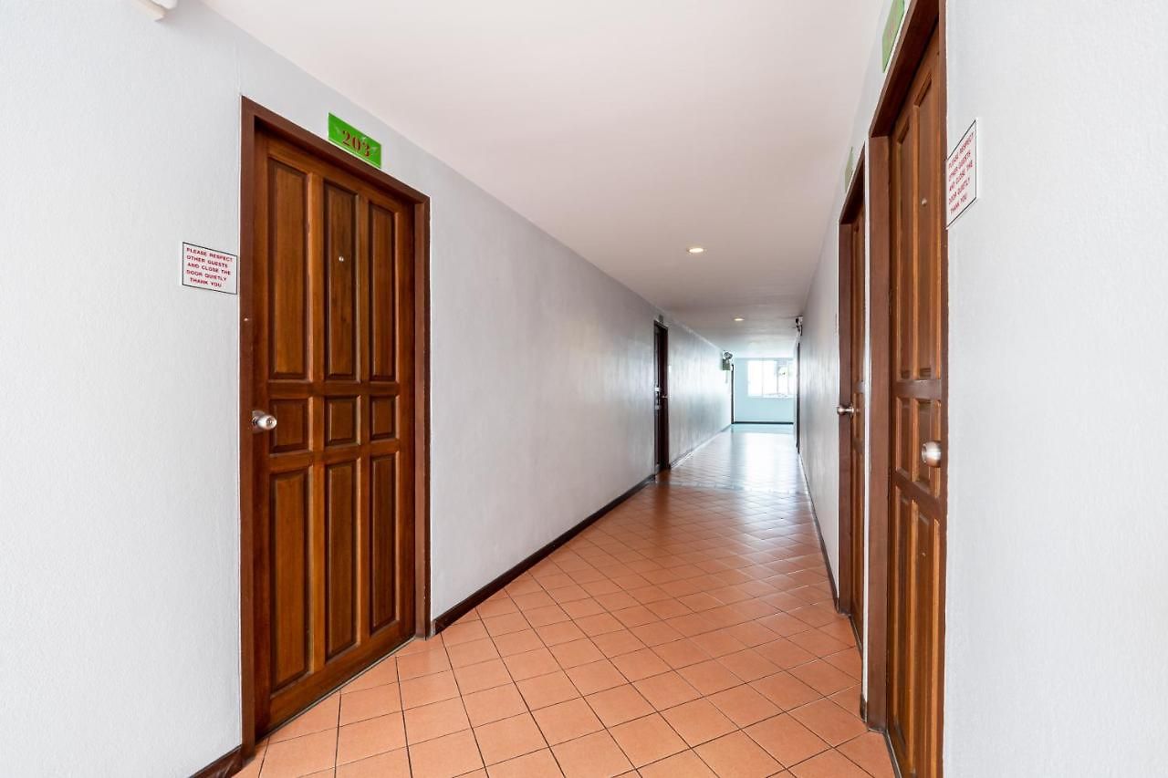 Hotel Reddoorz The Modern Place @ Pattaya