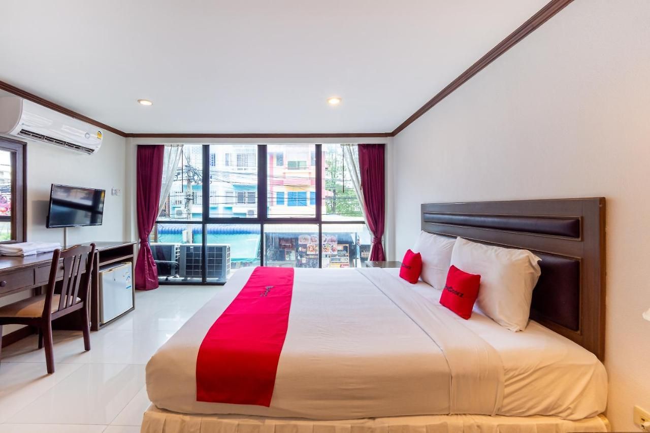 Hotel Reddoorz The Modern Place @ Pattaya