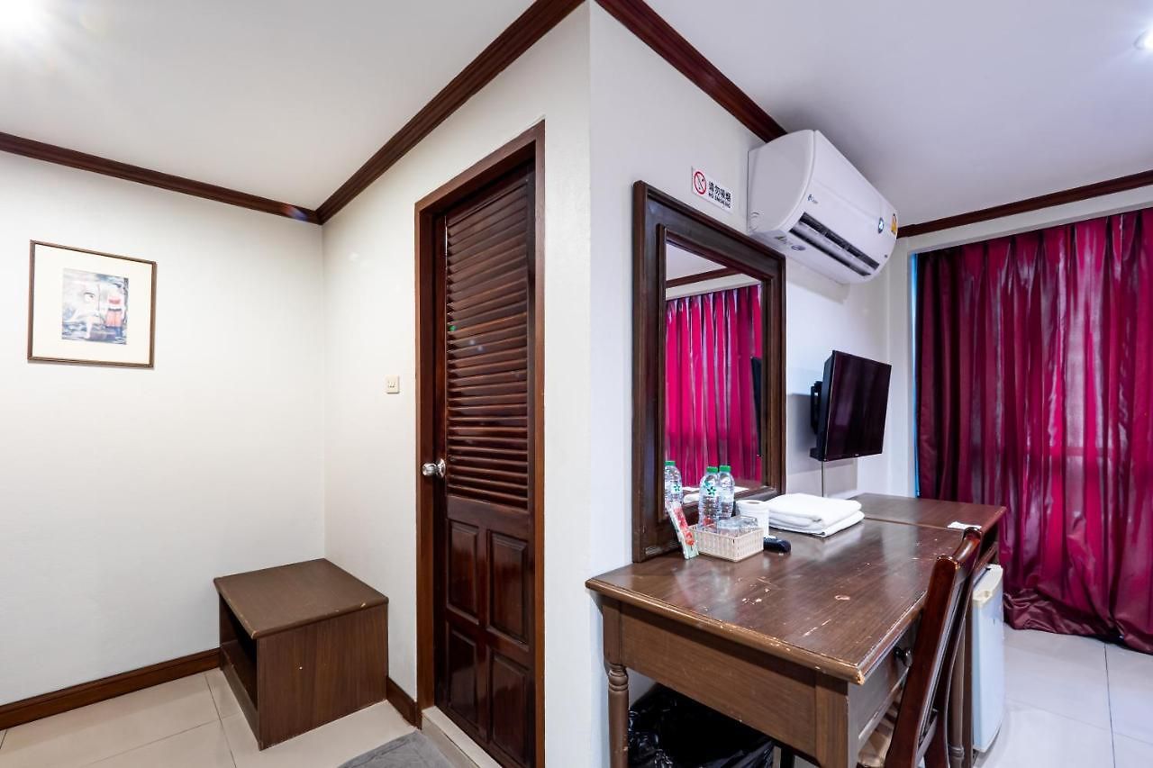Reddoorz The Modern Place @