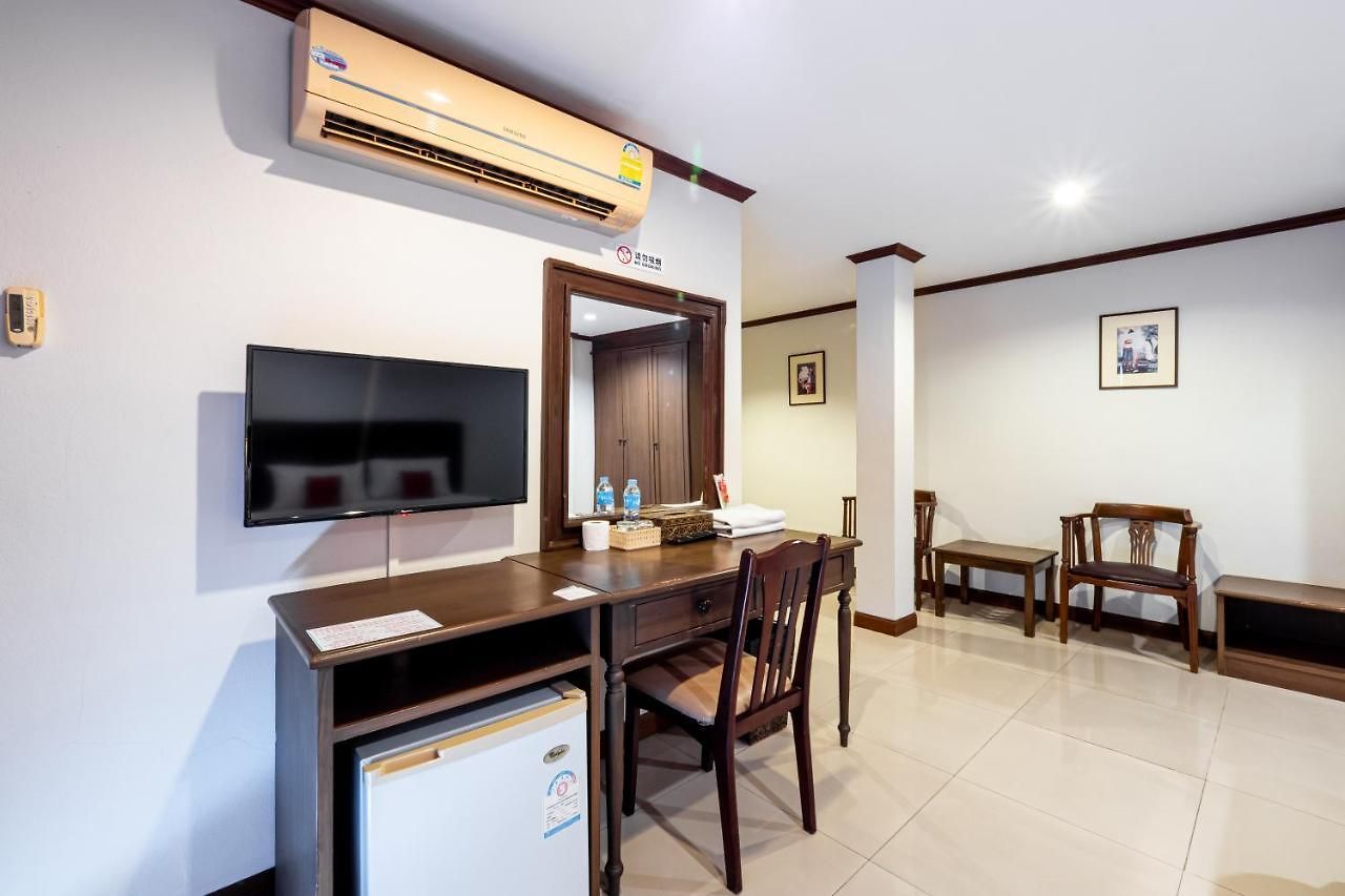 Hotel Reddoorz The Modern Place @