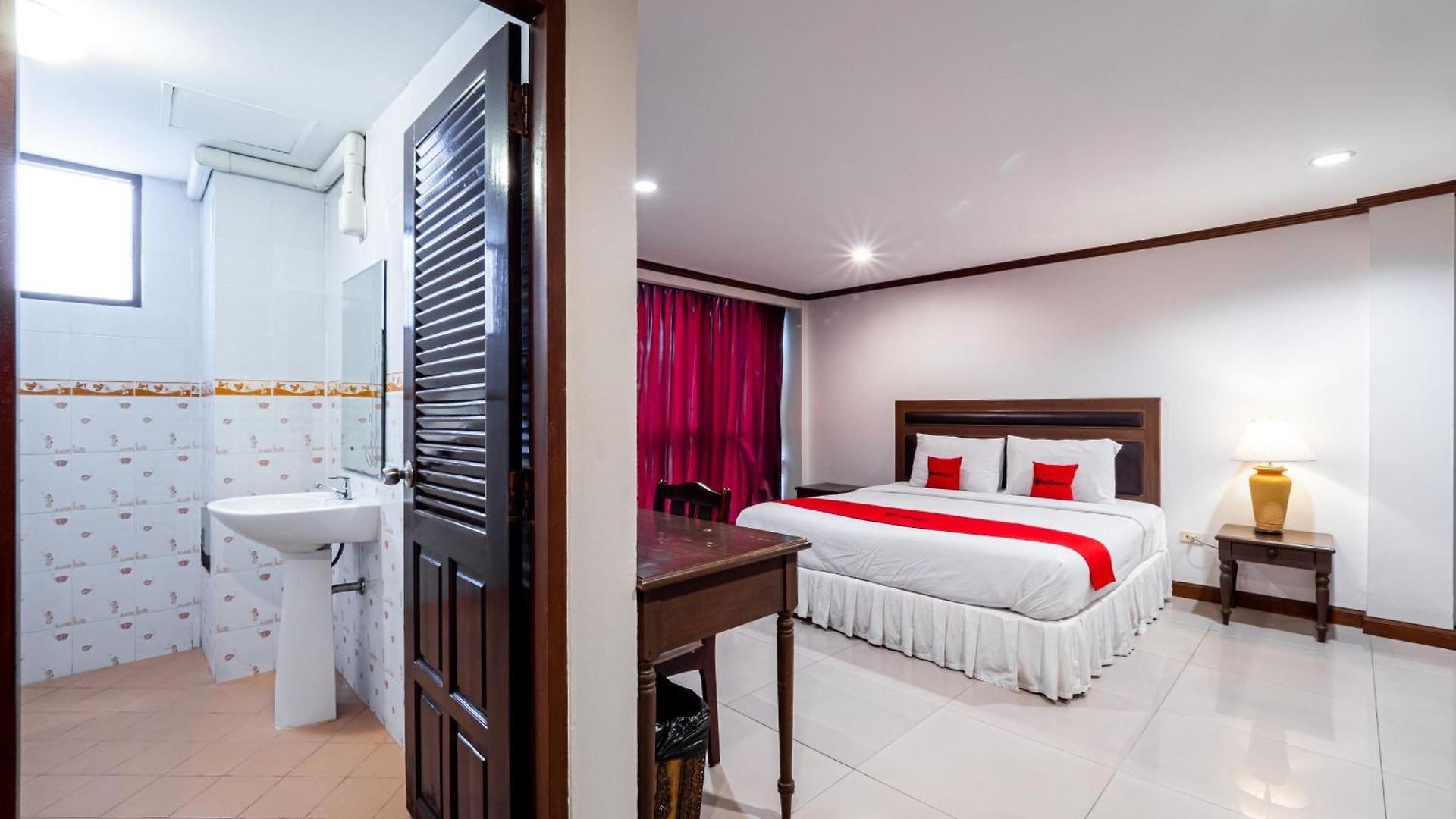 Reddoorz The Modern Place @ Hotel 3*