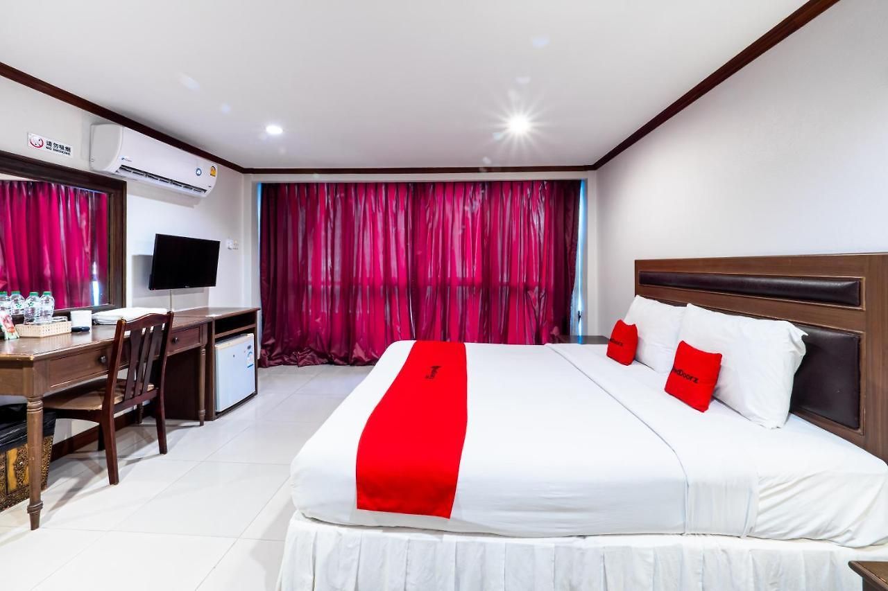 Reddoorz The Modern Place @ Hotel 3*