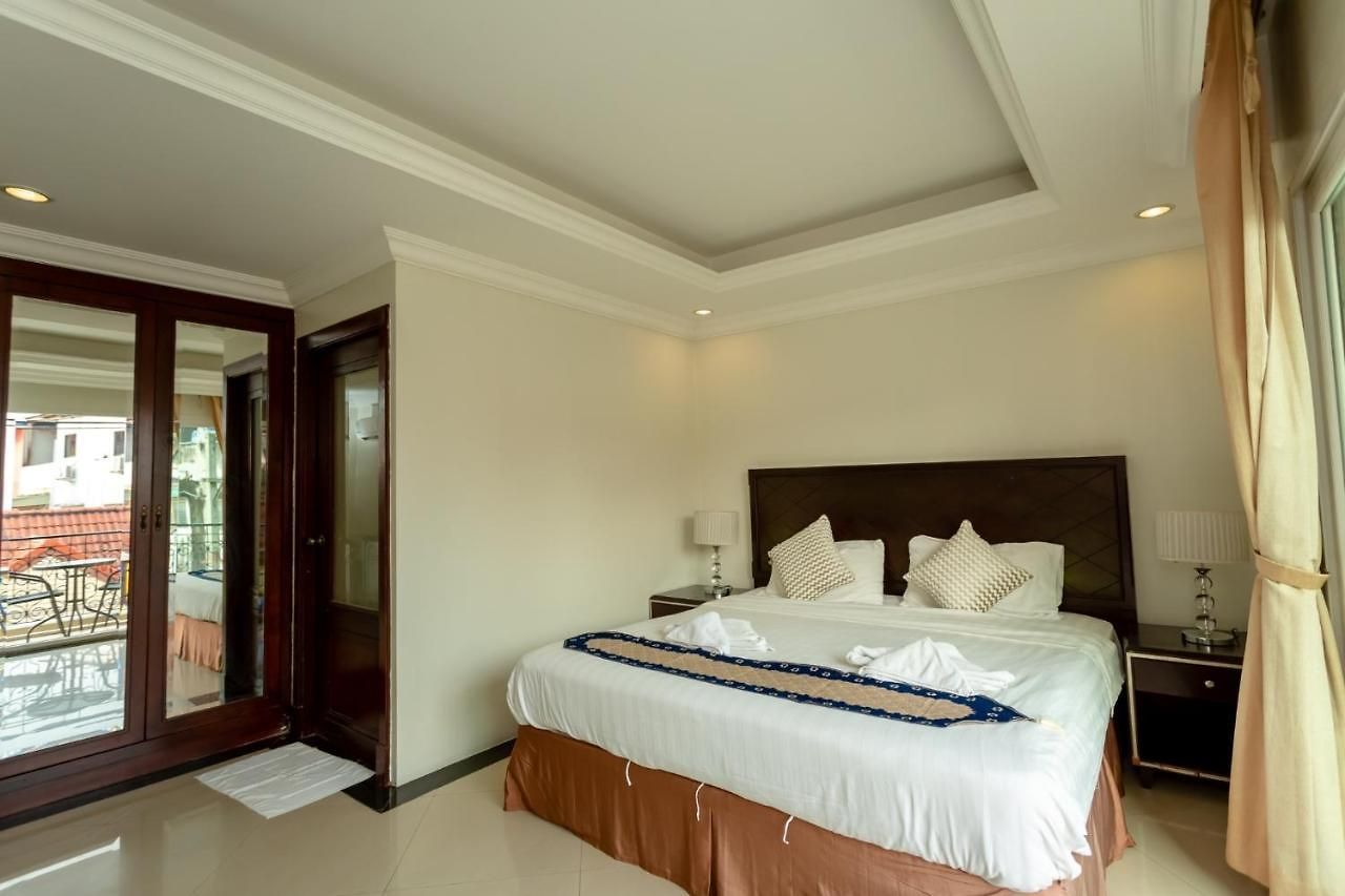 Ivory Palace โรงแรม