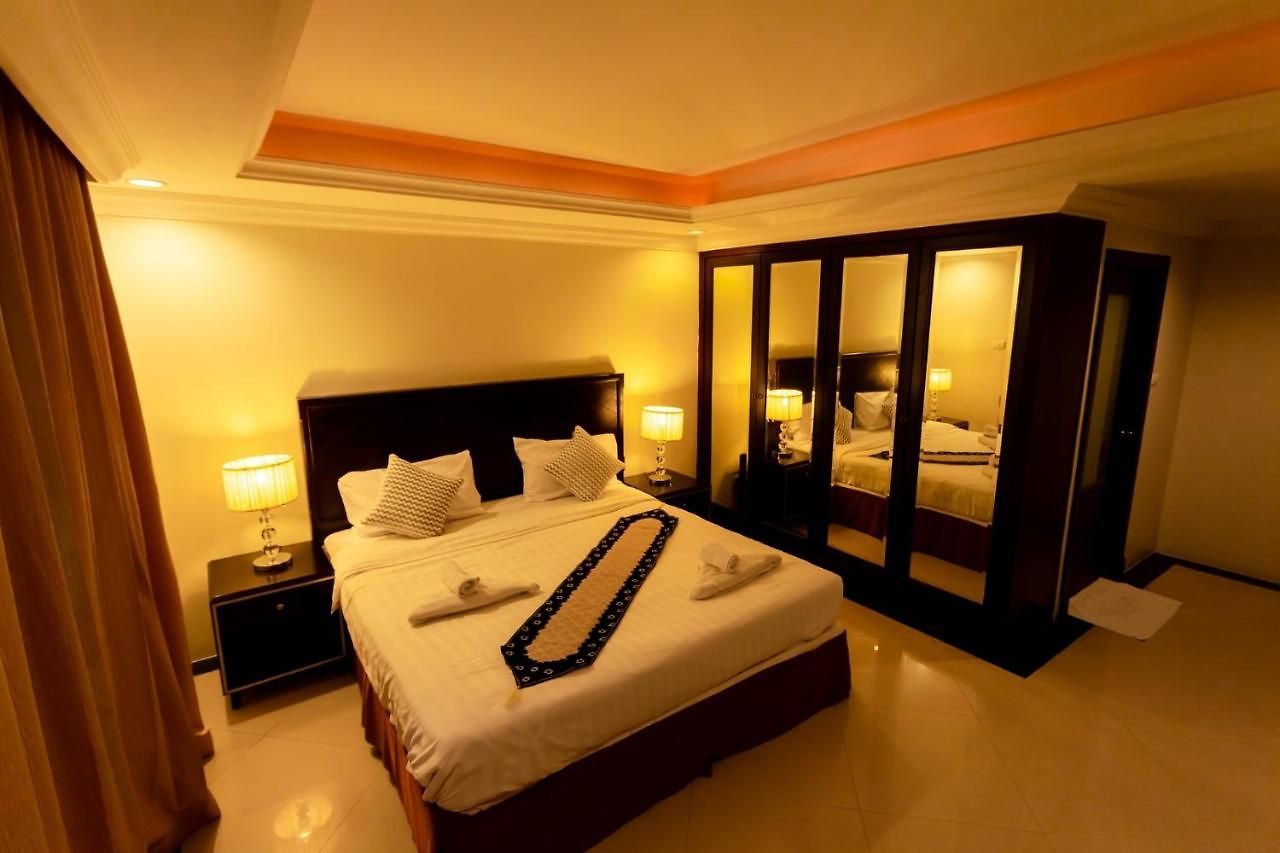 โรงแรม Ivory Palace 3*