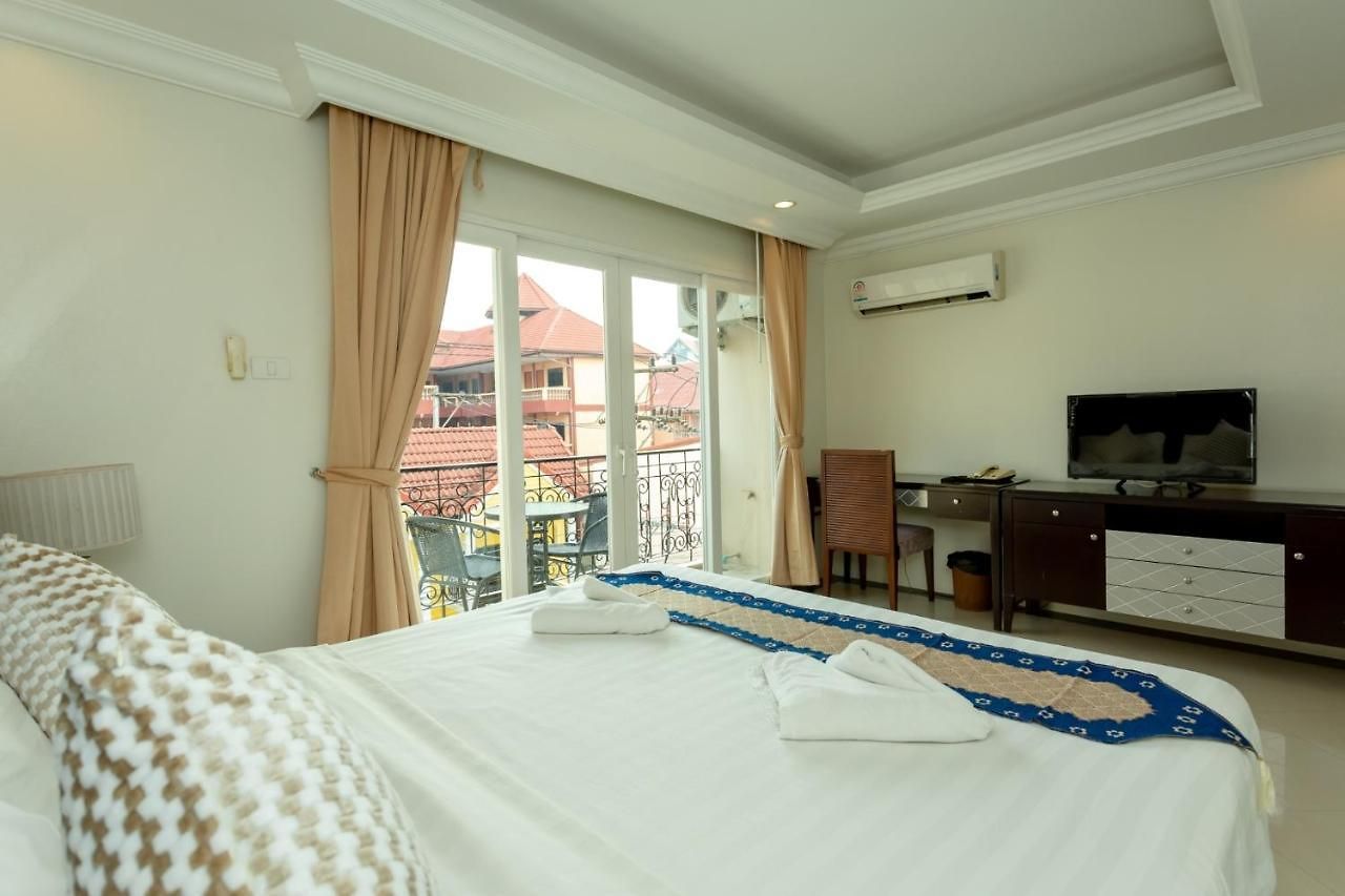 โรงแรม Ivory Palace