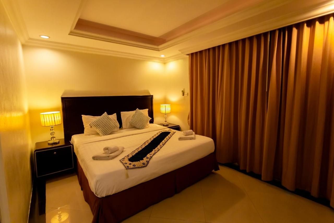 Ivory Palace โรงแรม 3*