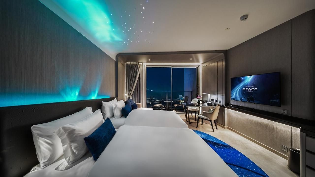 แกรนด์ เซนเตอร์ พอยต์ สเปซ พัทยา โรงแรม 5*