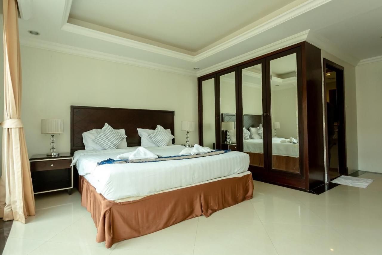 Ivory Palace โรงแรม