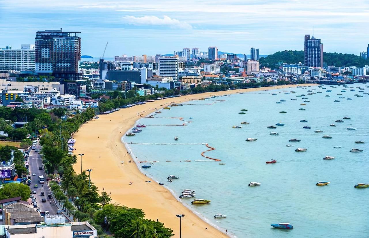 Great Location With Infinity Pool - Pattaya